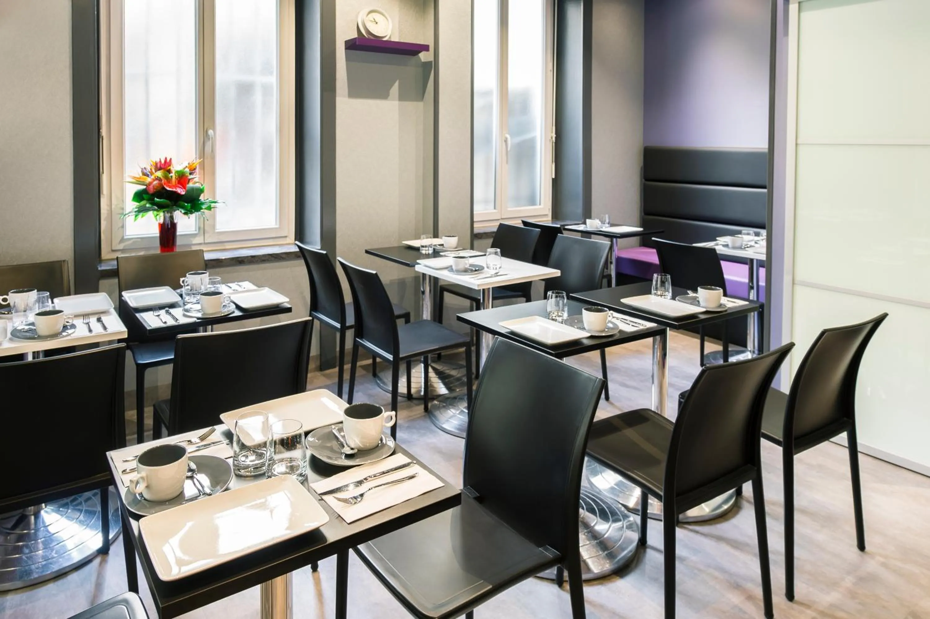 Restaurant/places to eat in Hotel des Savoies Lyon Perrache