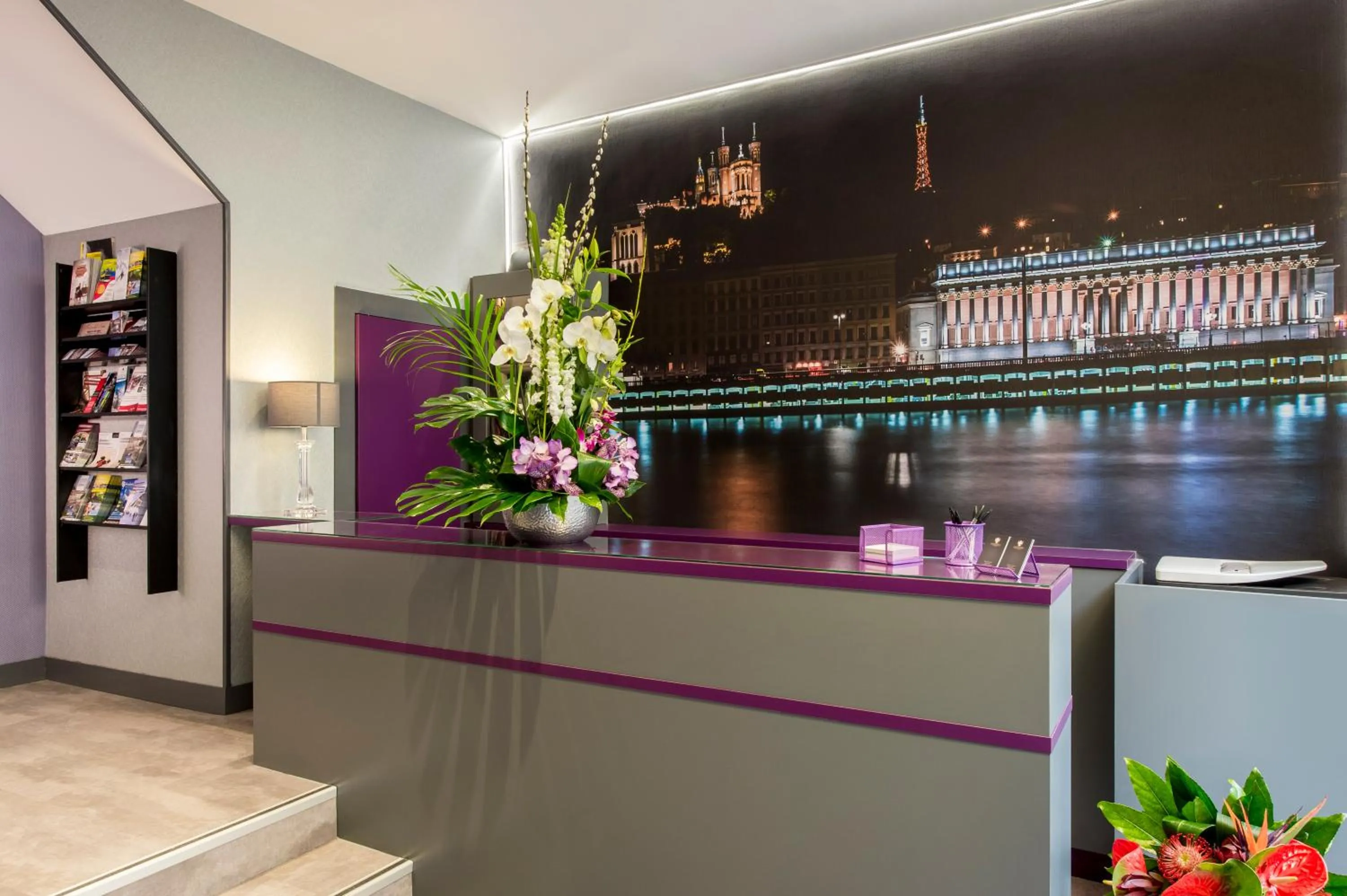 Lobby or reception in Hotel des Savoies Lyon Perrache