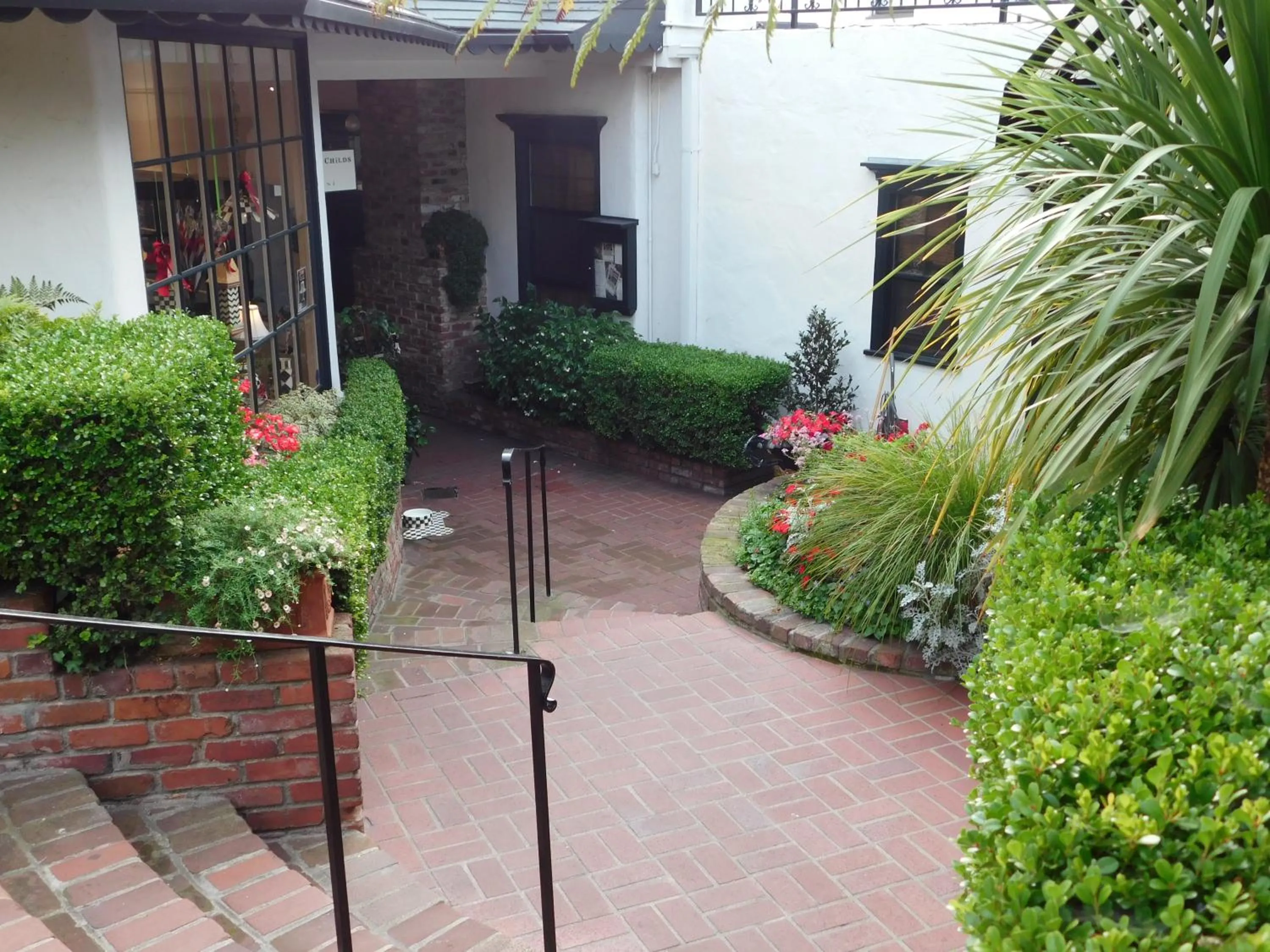 Garden in Pine Inn - Carmel