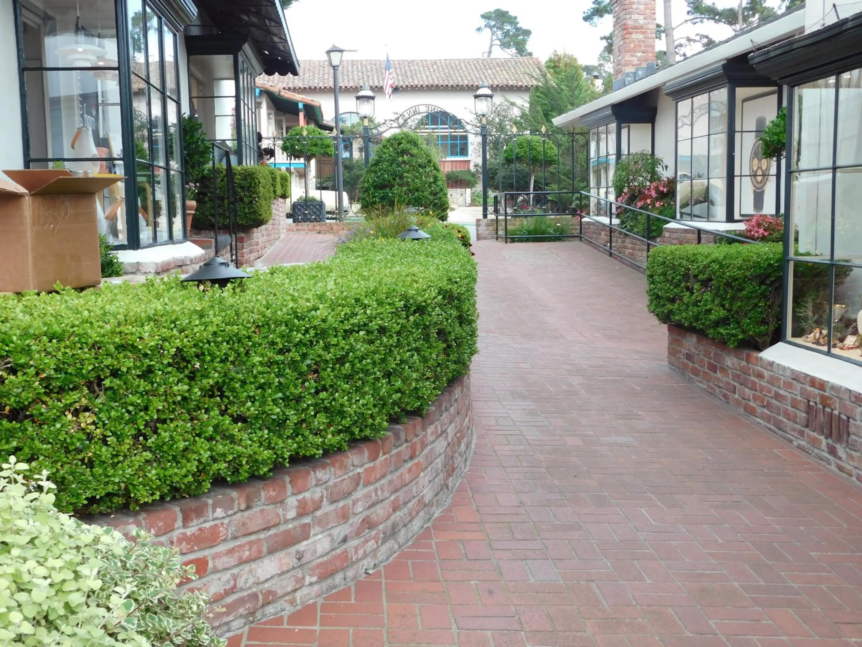 Garden in Pine Inn - Carmel