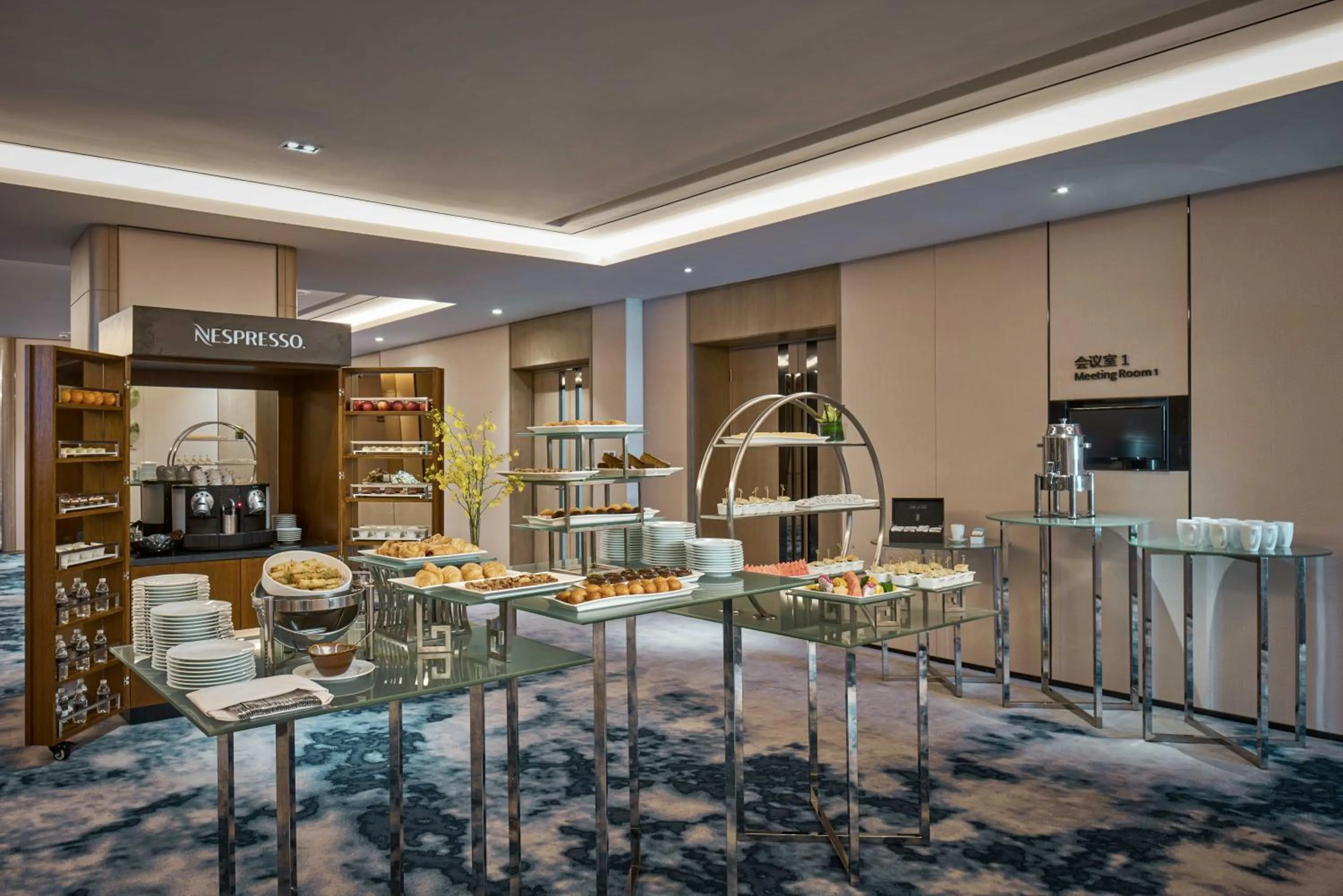 Food and drinks in The QUBE Hotel Shanghai Hongqiao