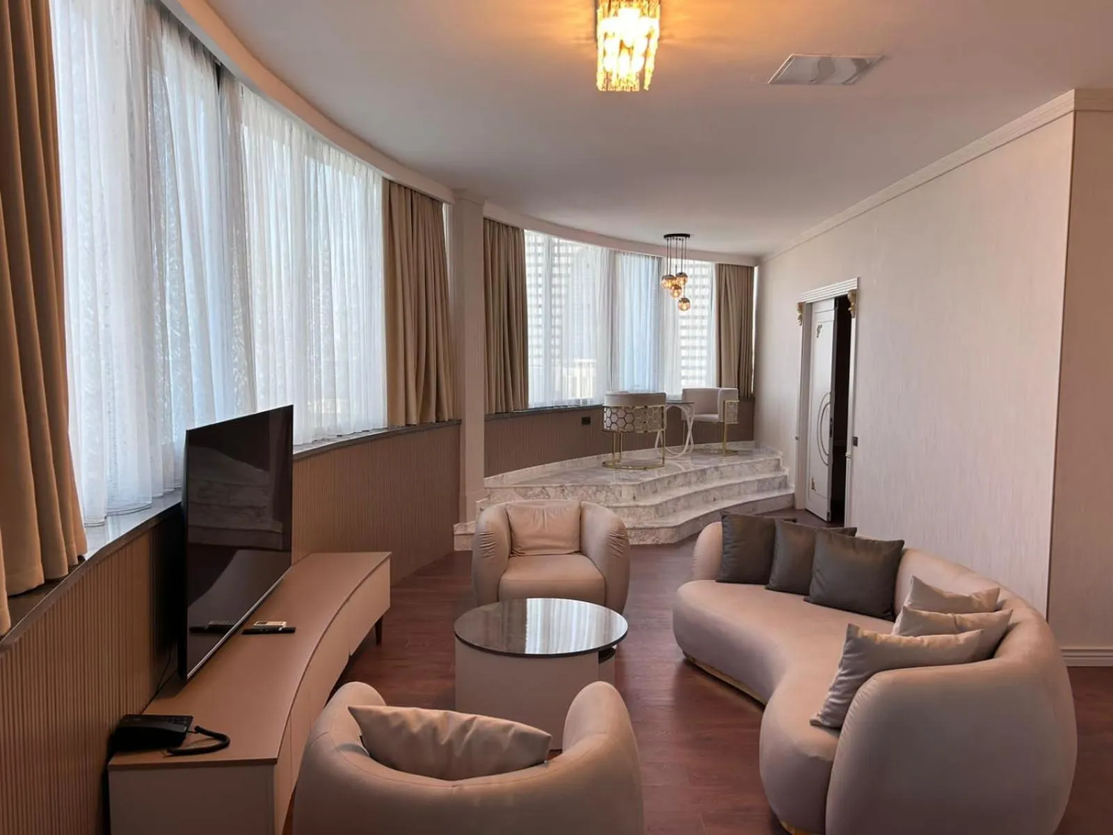 Communal lounge/ TV room in Sky Tower King Hotel