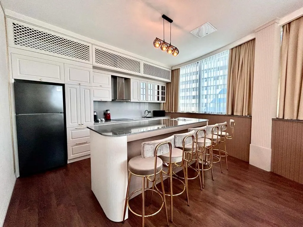 Kitchen or kitchenette in Sky Tower King Hotel