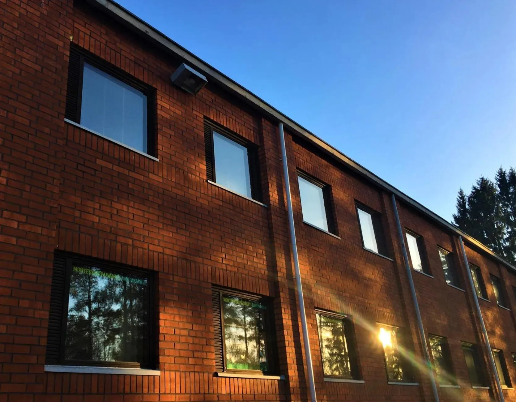 Facade/entrance in The Rooms Airport - 20Rooms
