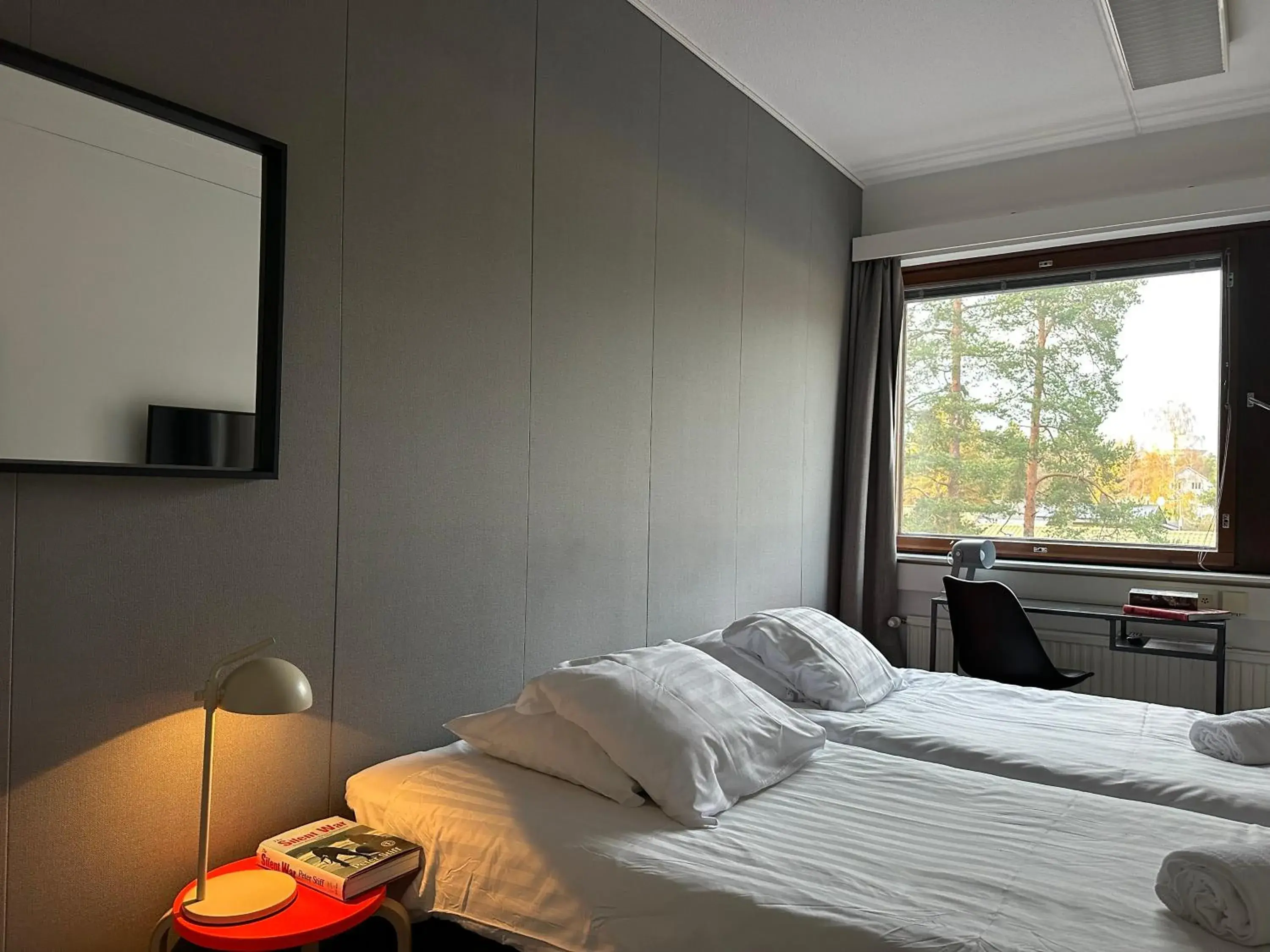 Twin Room with Shared Bathroom in The Rooms Airport - 20Rooms Twin Room with Shared Bathroom in The Rooms Airport - 20Rooms