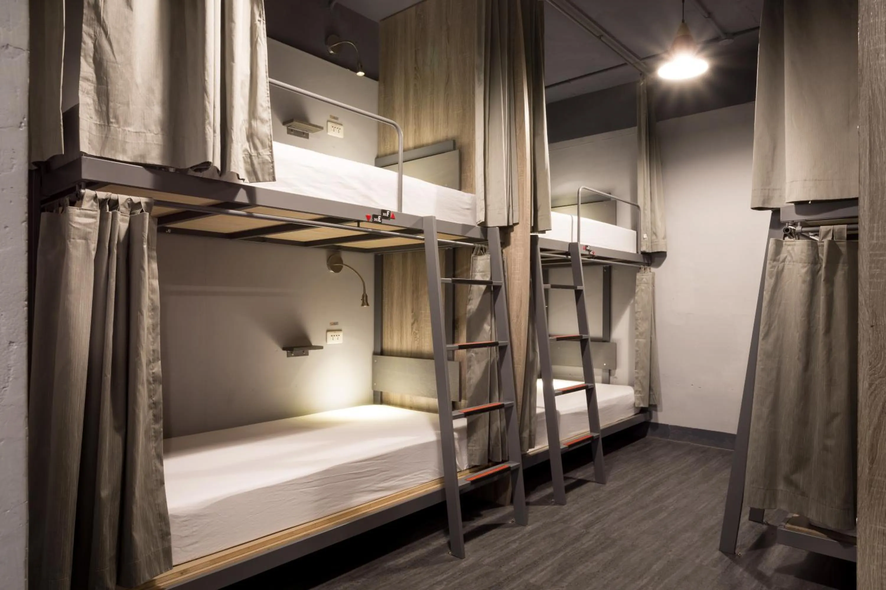 bunk bed, Bed in Taipei Travelers International Hostel