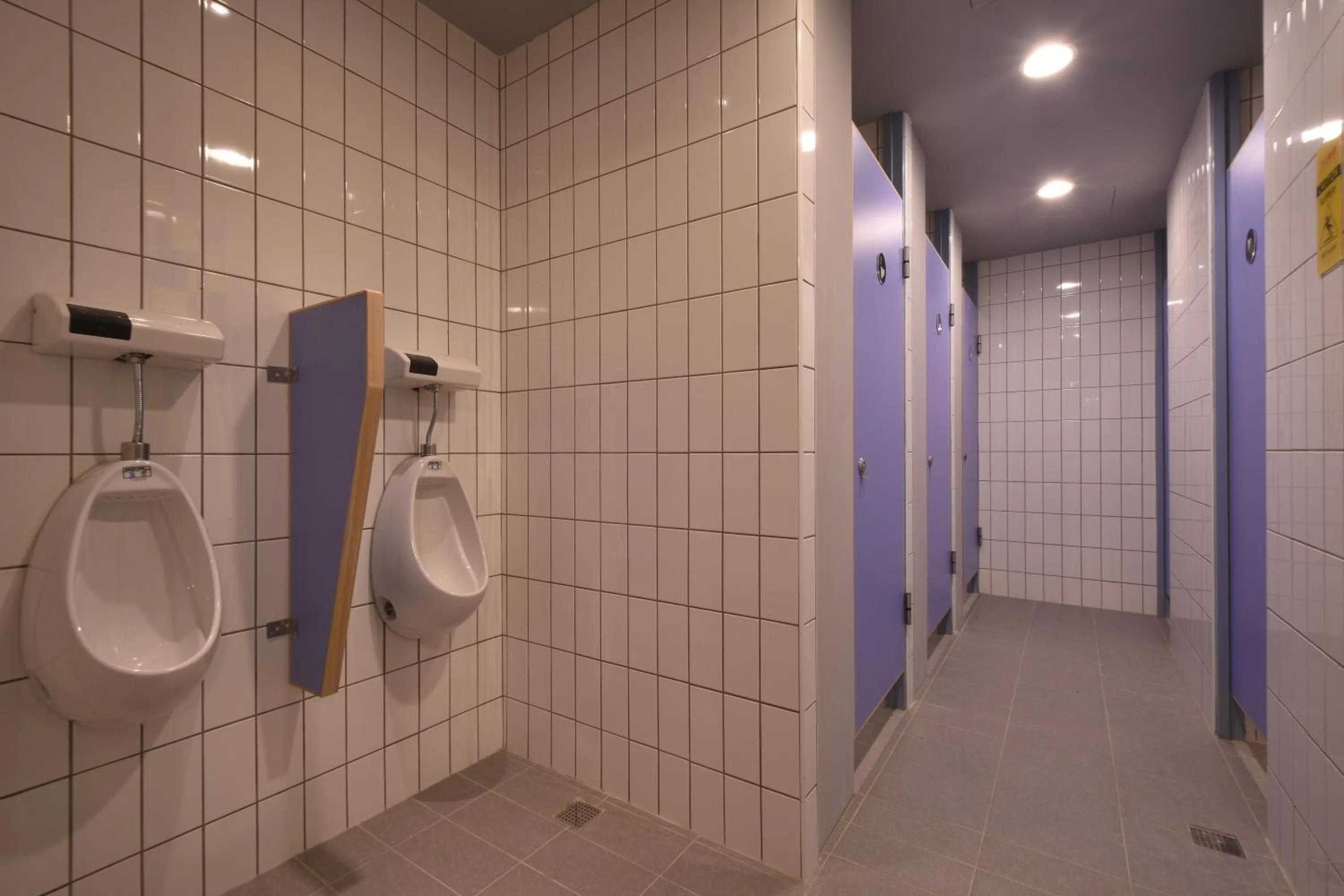 Shower in Taipei Travelers International Hostel