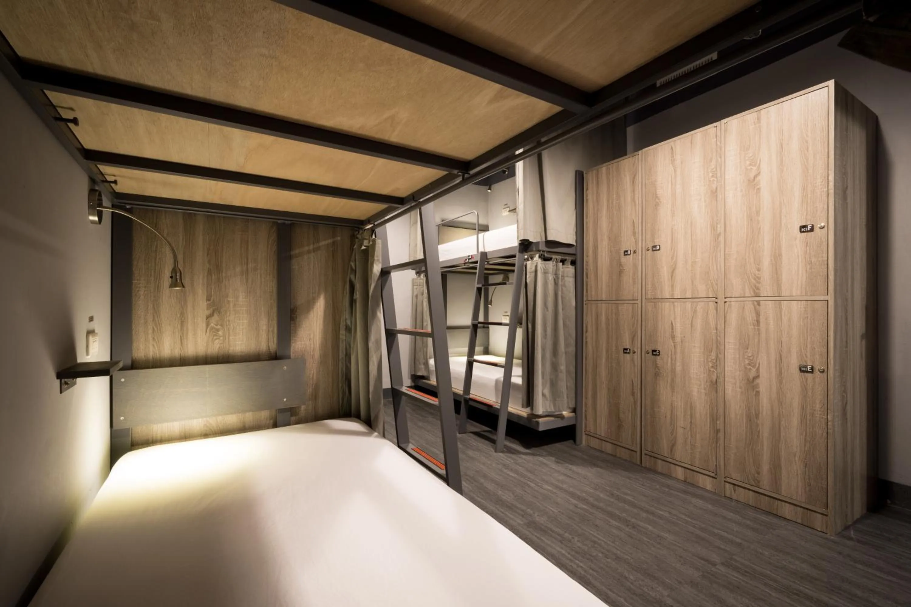 bunk bed, Bed in Taipei Travelers International Hostel