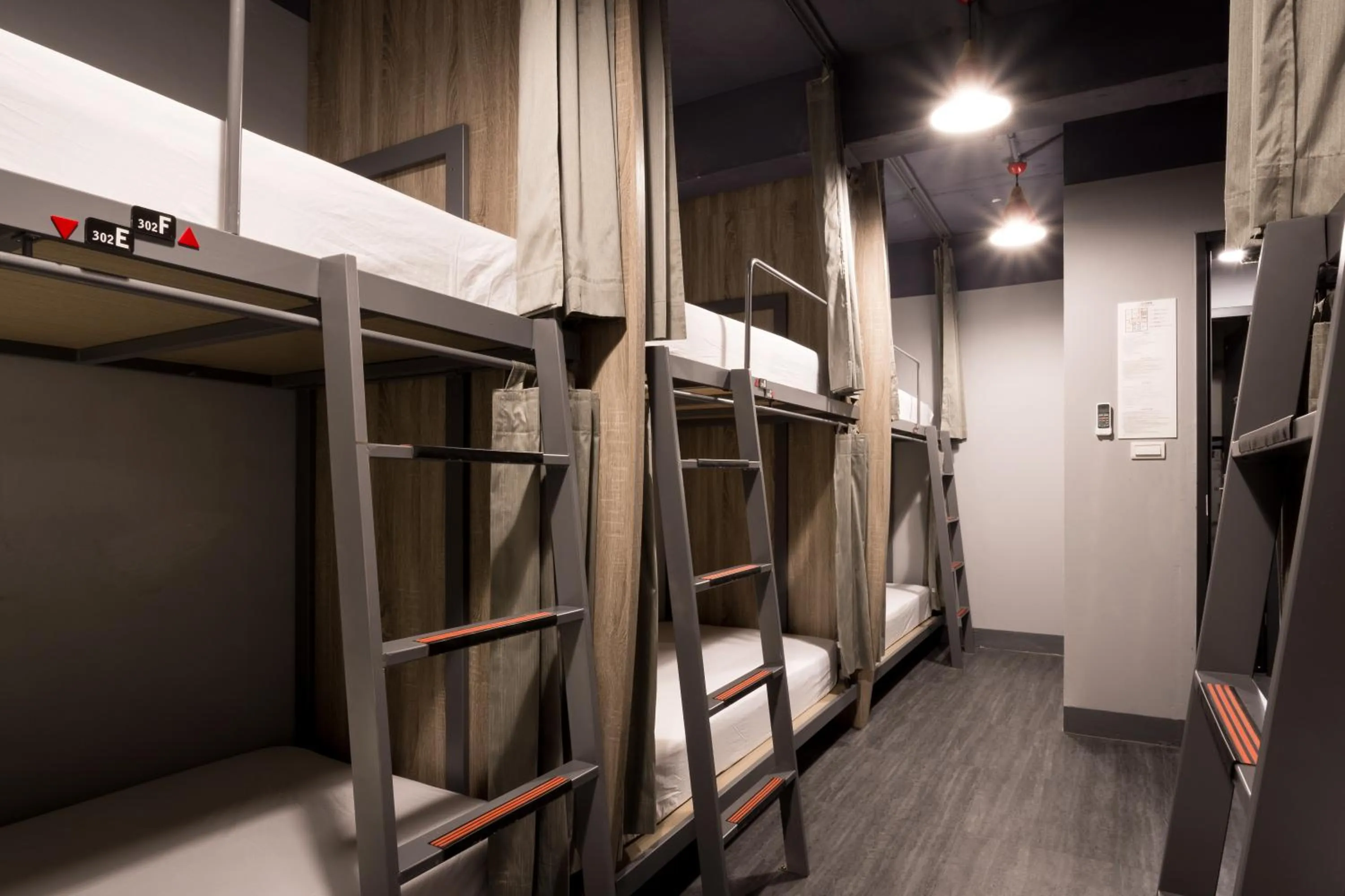 bunk bed, Bed in Taipei Travelers International Hostel