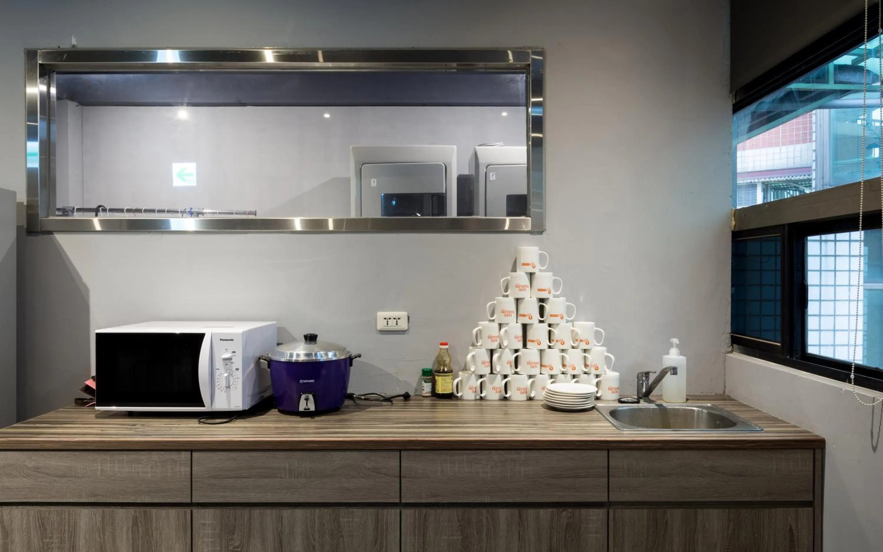 Coffee/tea facilities in Taipei Travelers International Hostel