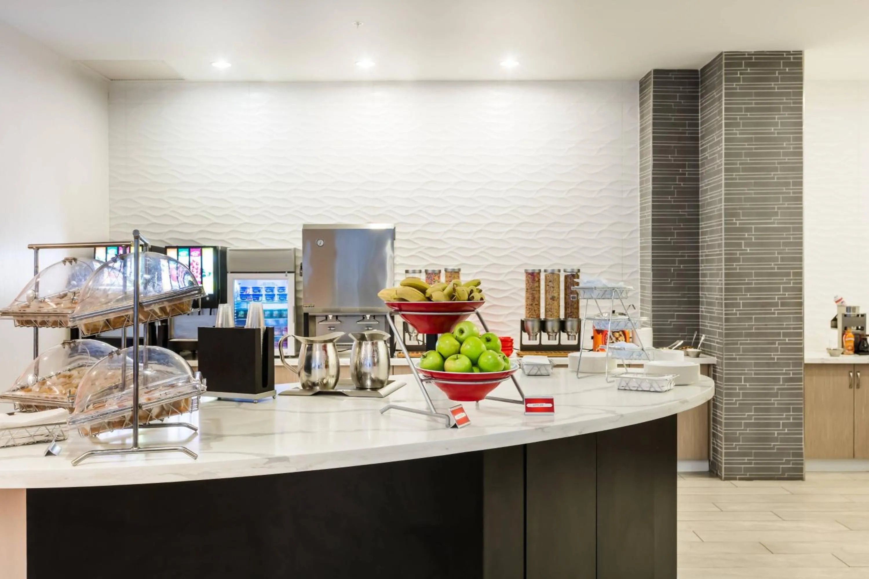 Breakfast in TownePlace Suites by Marriott Orlando at SeaWorld