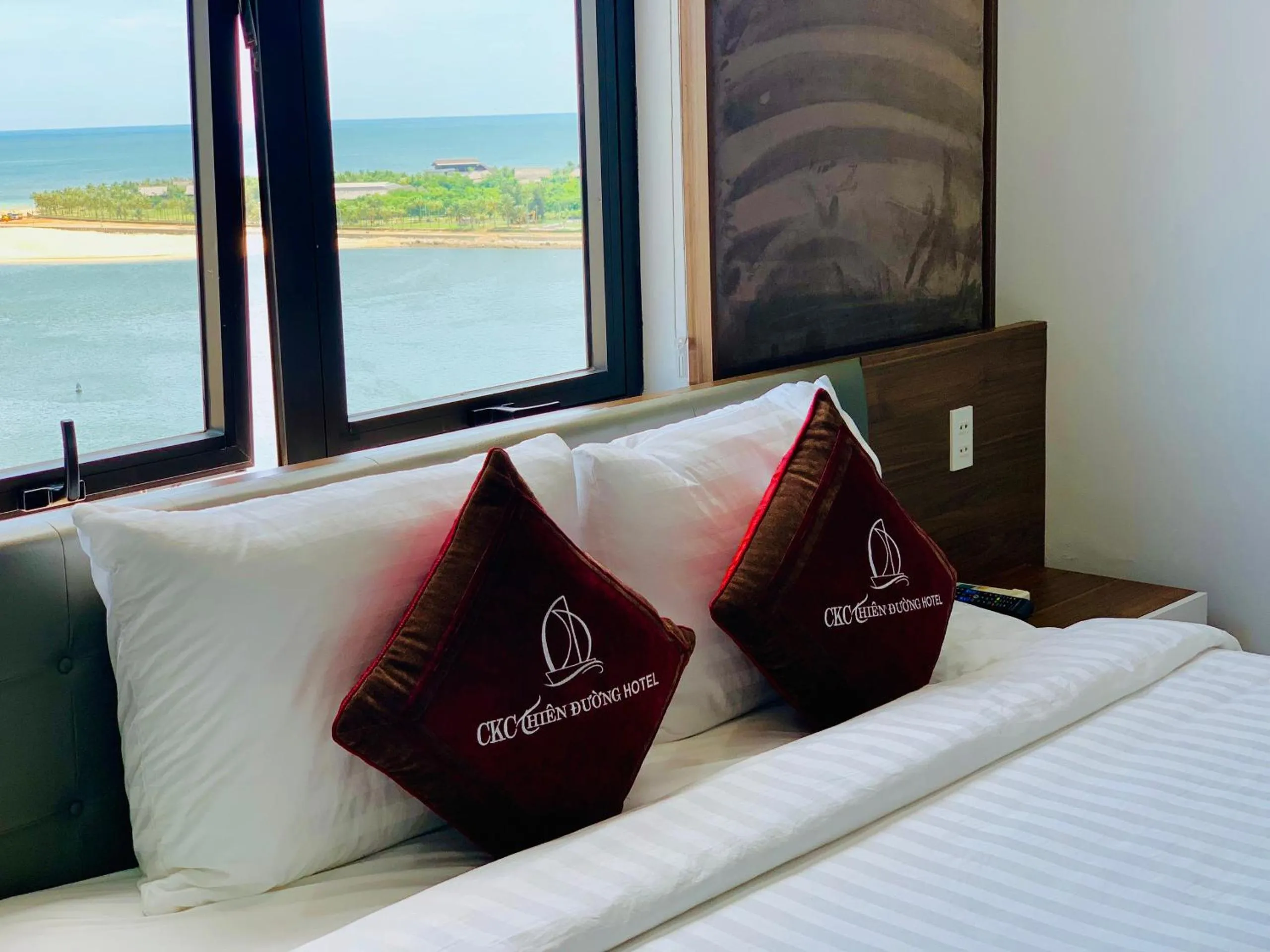 River view, Bed in CKC Thien Duong Hotel