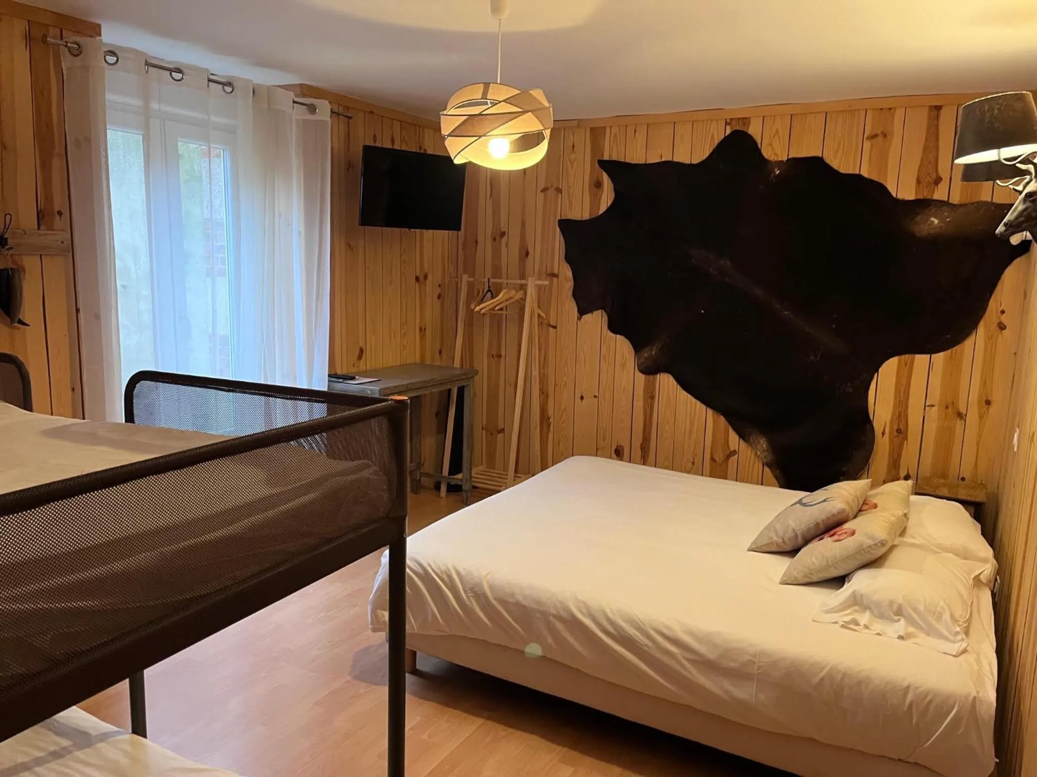 Bedroom, Bed in L'hostellerie de Sèvremont