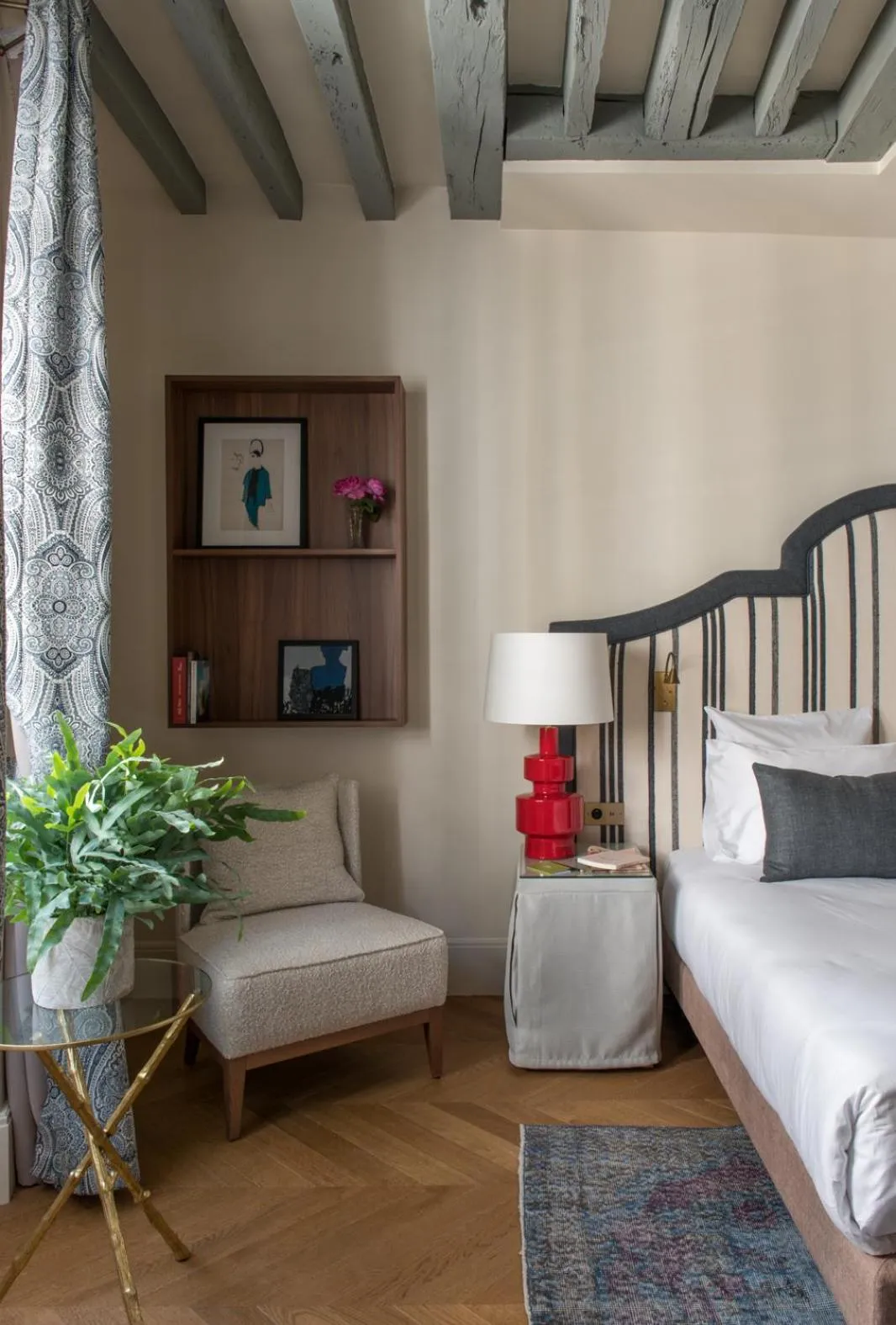 Seating area, Bed in Hôtel Fougère