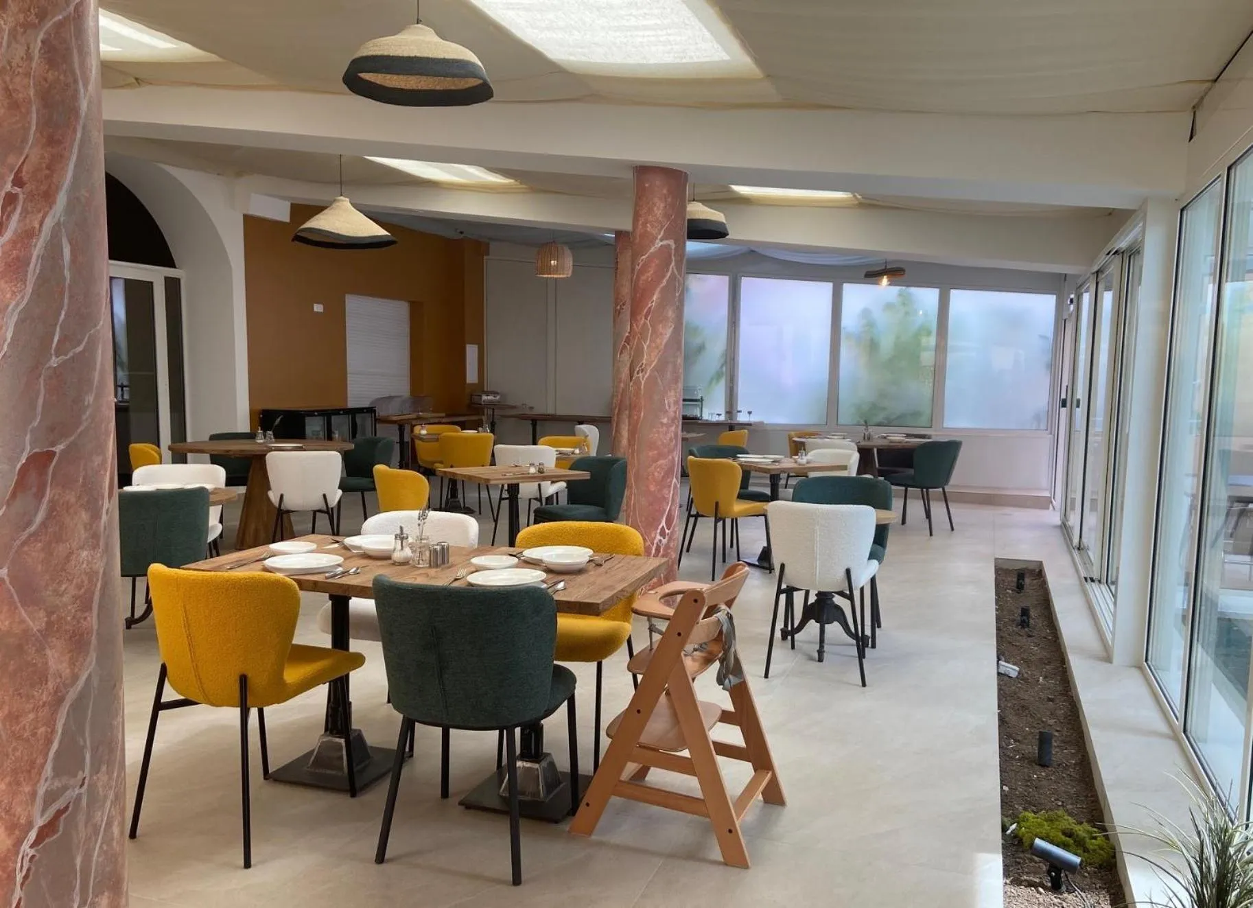 Restaurant/places to eat in Best Western Plus Sanary