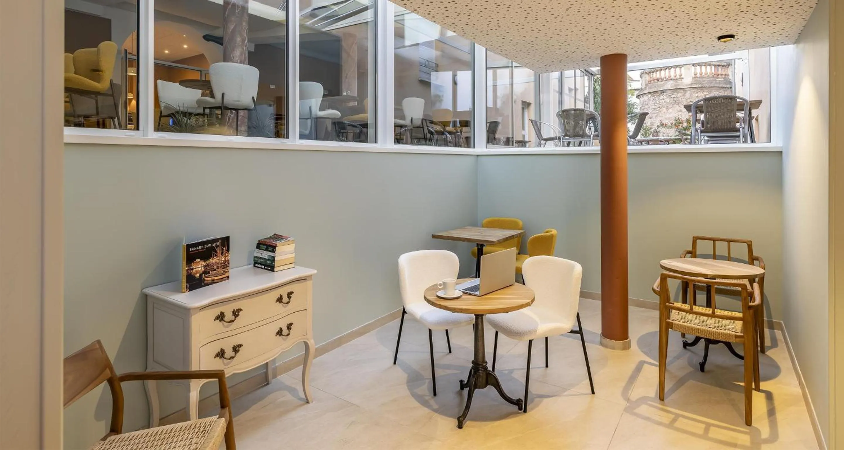 Lobby or reception in Best Western Plus Sanary