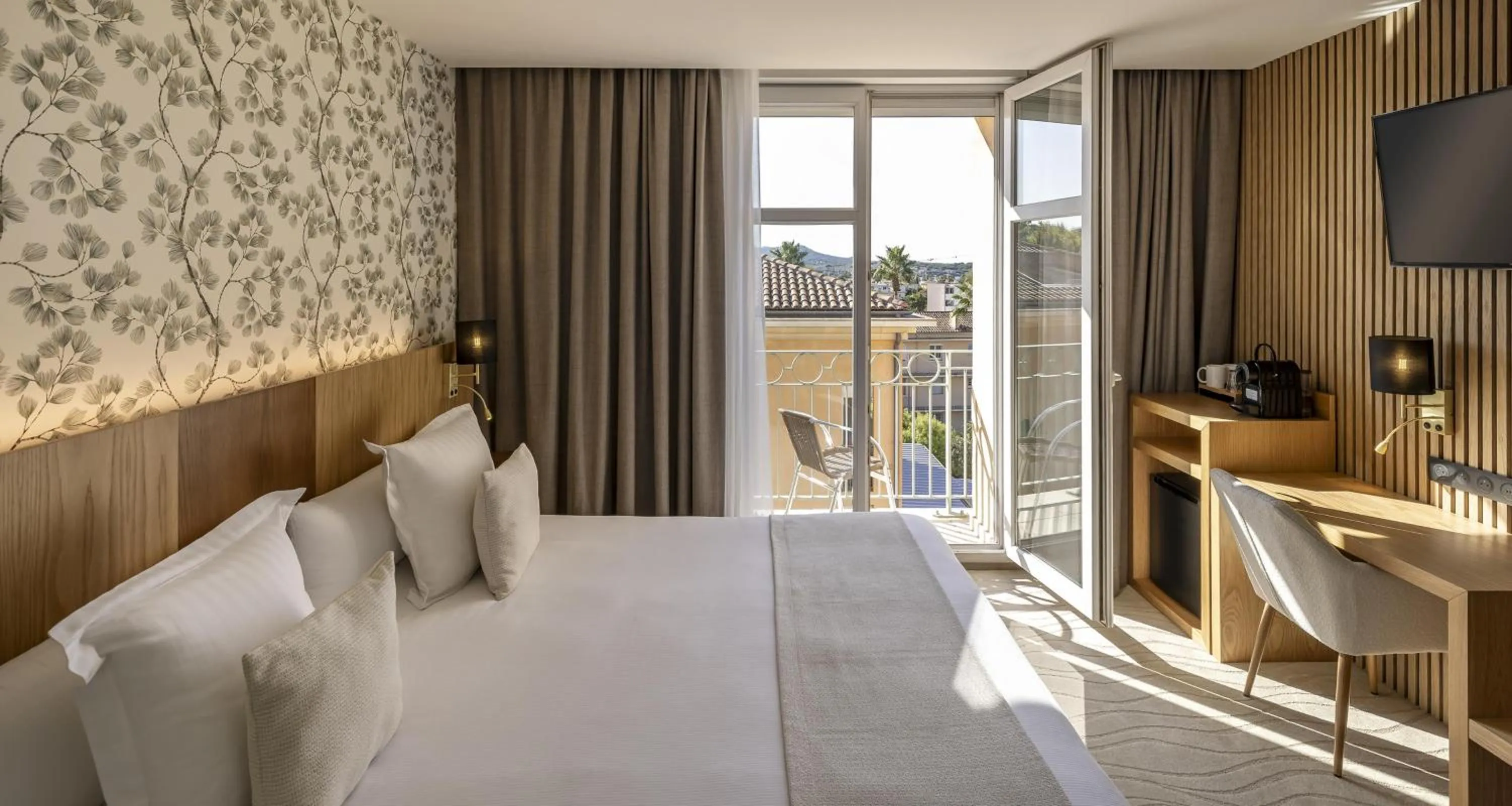 Bedroom, Bed in Best Western Plus Sanary