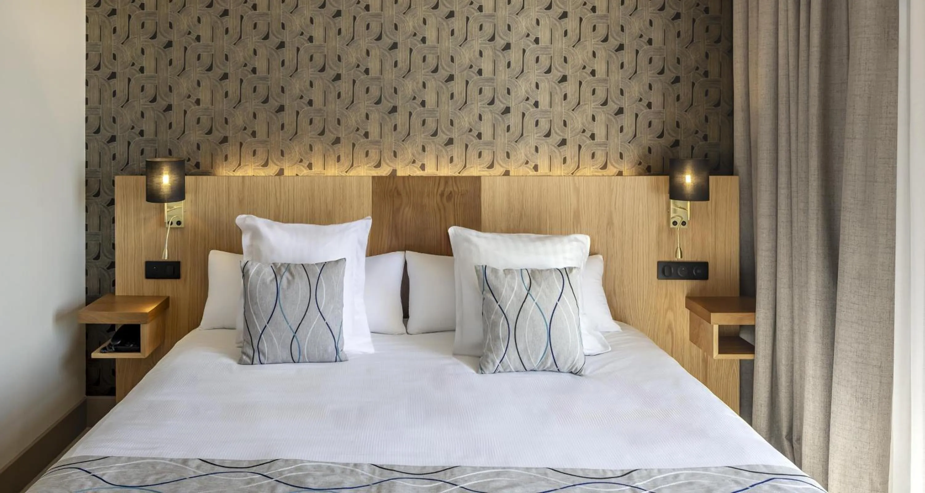 Bedroom, Bed in Best Western Plus Sanary