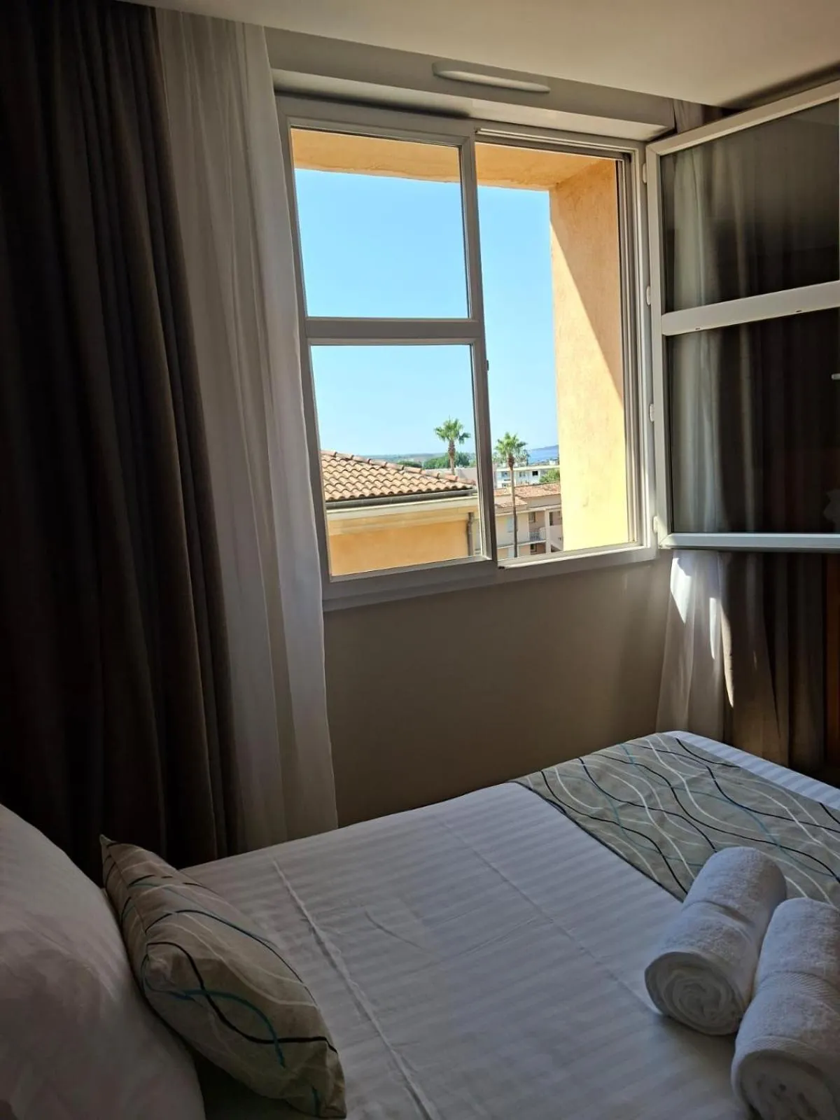 Bedroom, Bed in Best Western Plus Sanary