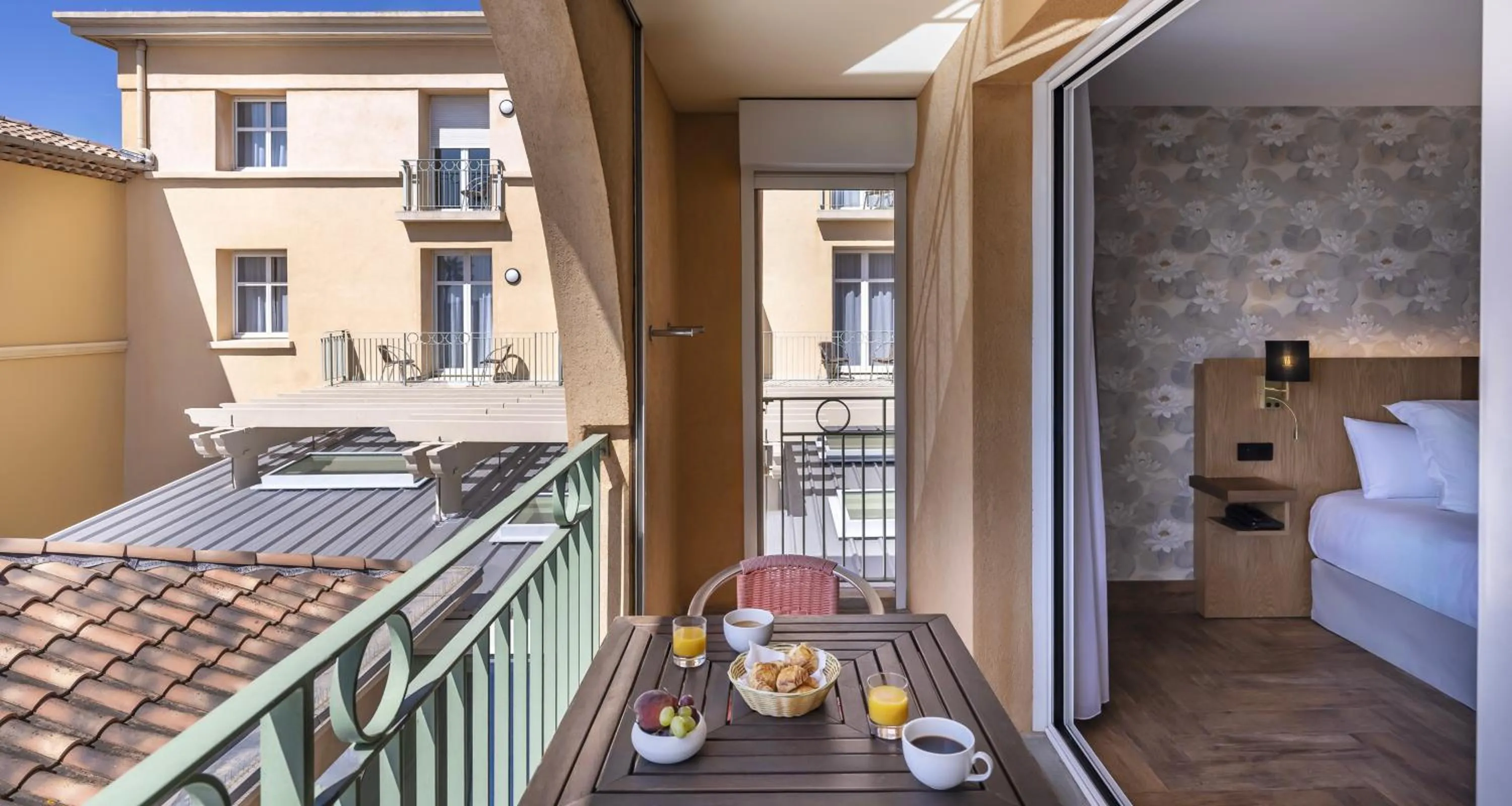 Balcony/Terrace, Bed in Best Western Plus Sanary