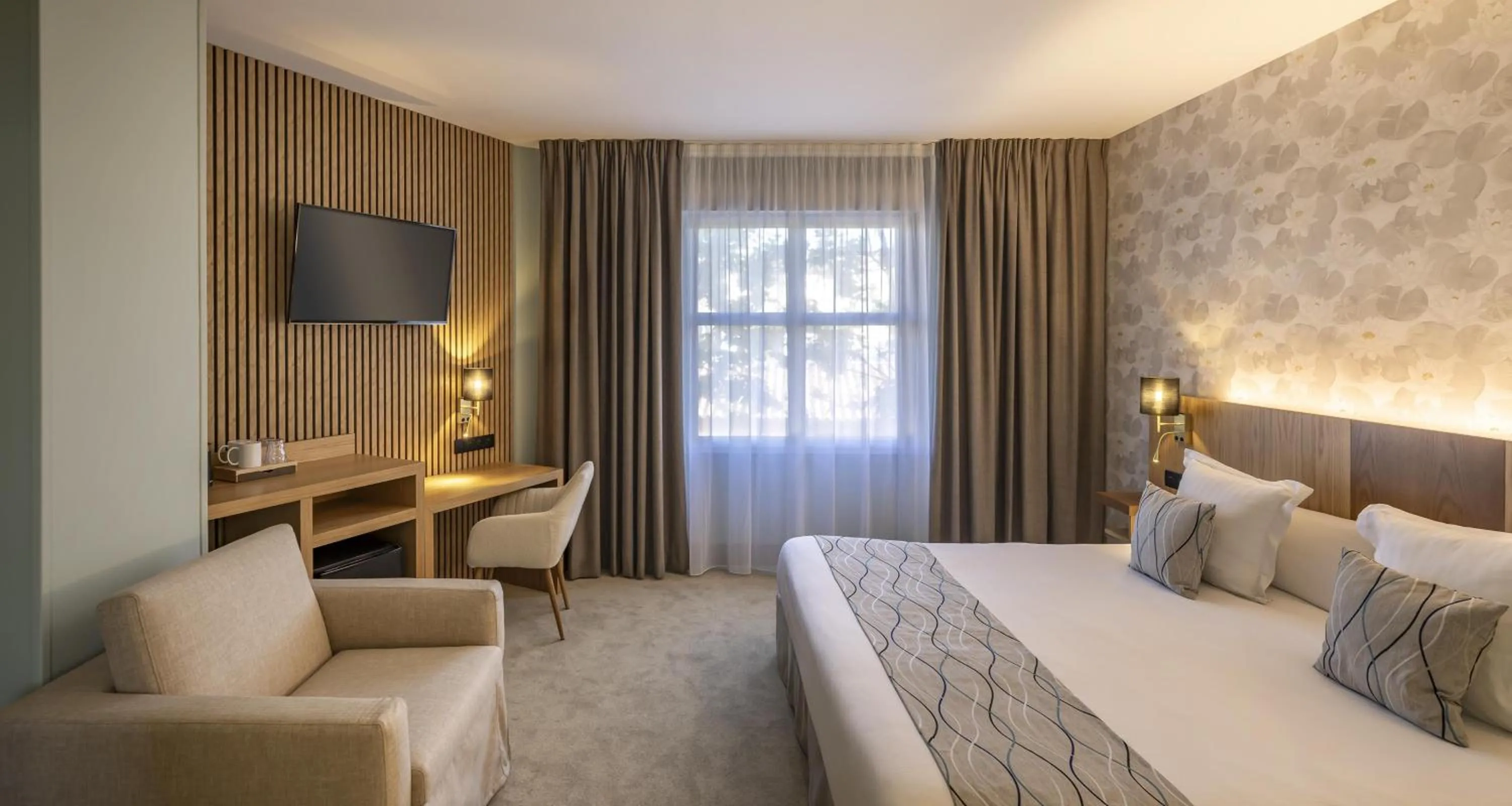 Bedroom, Bed in Best Western Plus Sanary