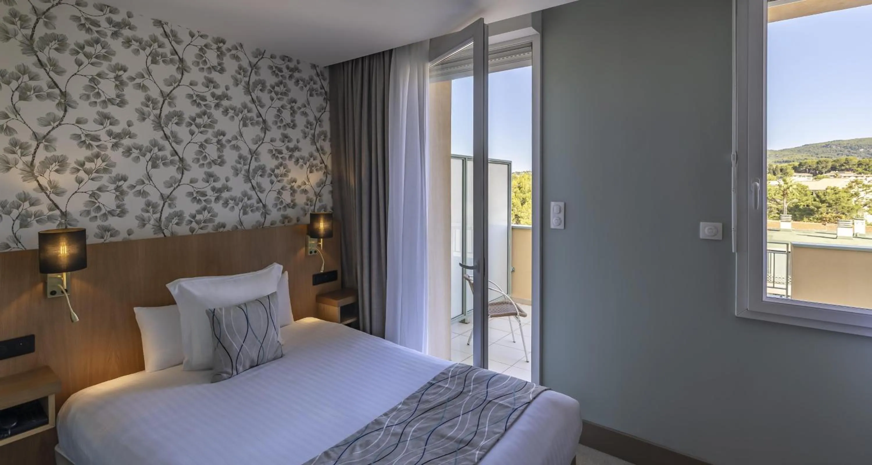 Bedroom, Bed in Best Western Plus Sanary