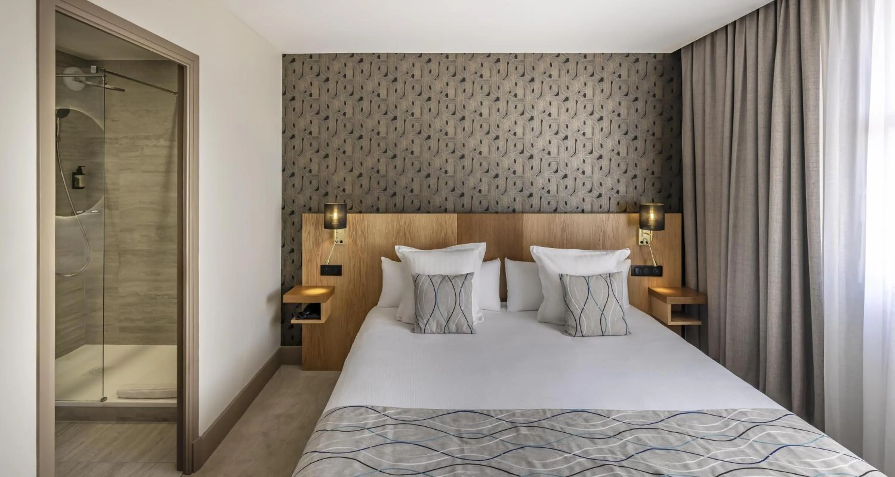 Bedroom, Bed in Best Western Plus Sanary