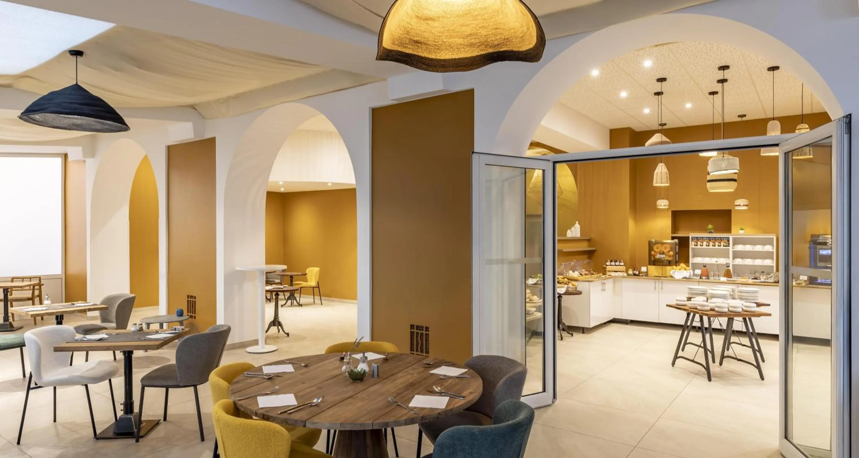 Restaurant/places to eat in Best Western Plus Sanary