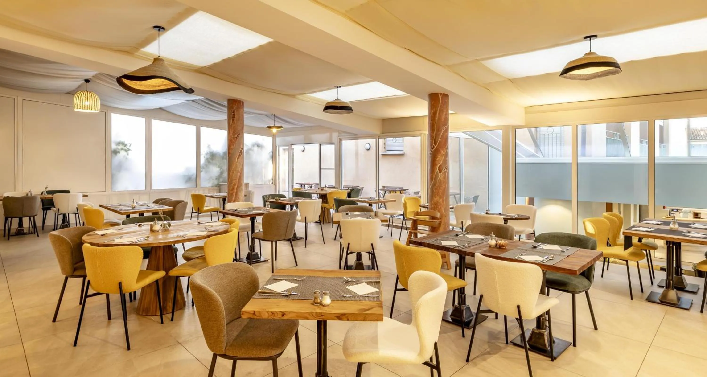 Restaurant/places to eat in Best Western Plus Sanary