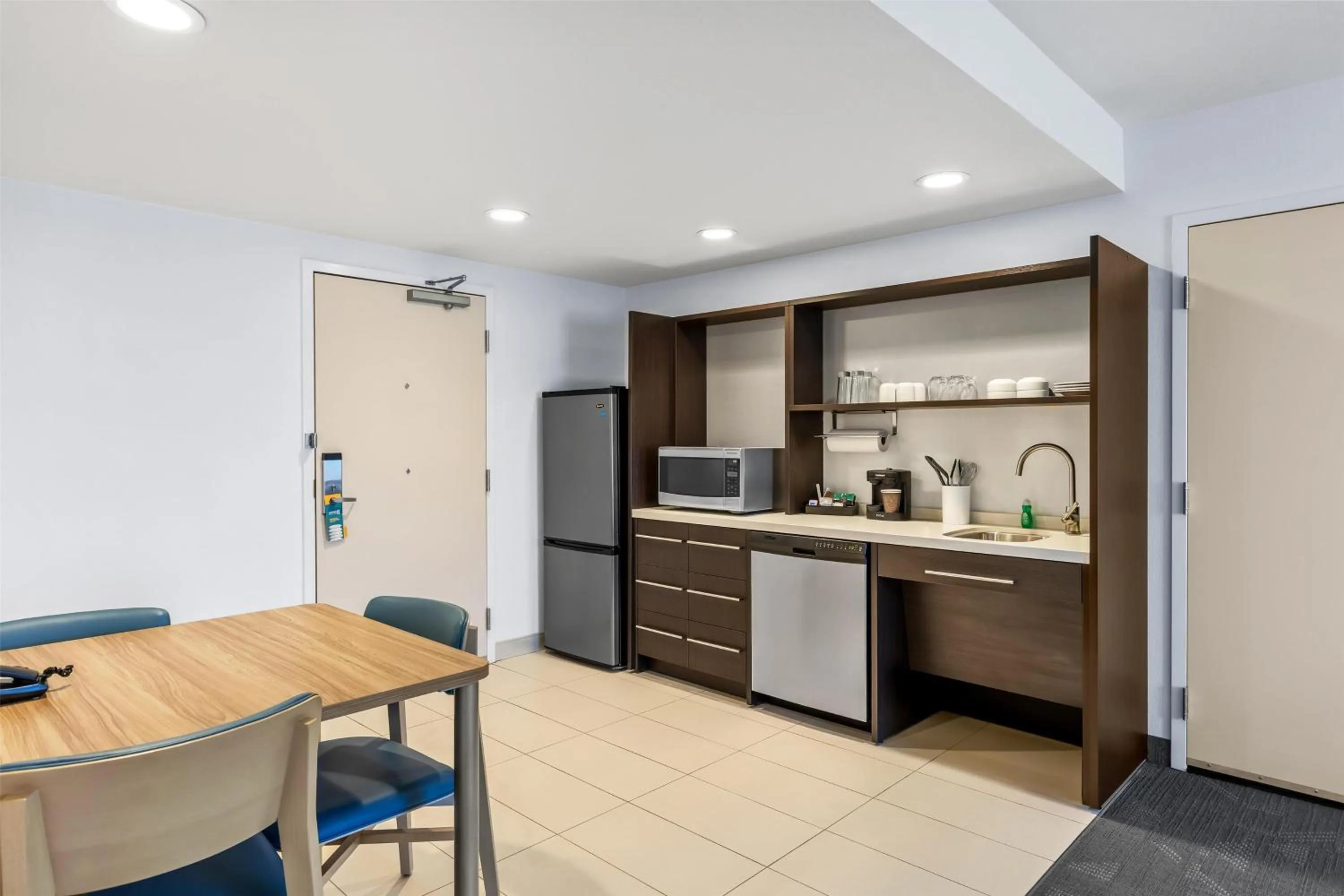 Kitchen or kitchenette in Home2 Suites By Hilton Youngstown