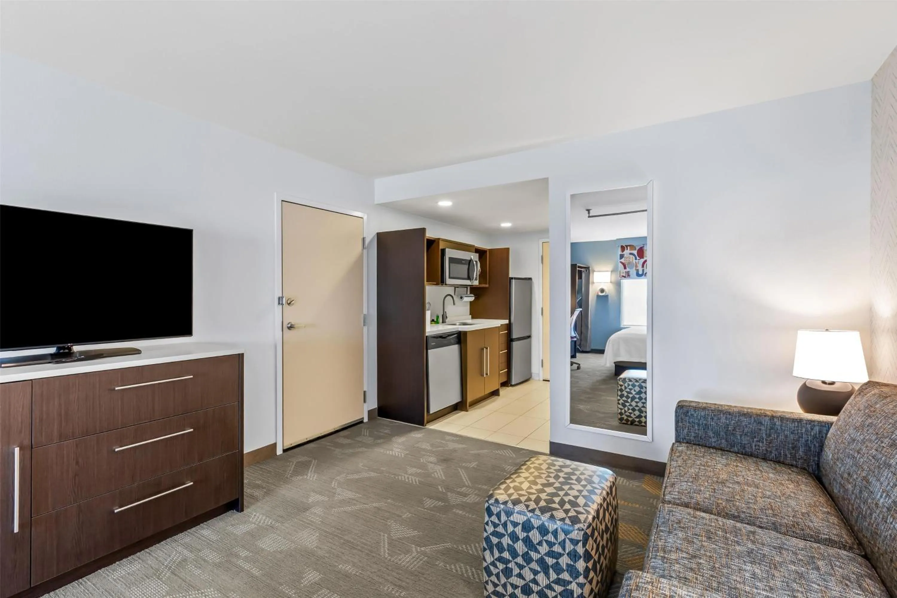 Living room in Home2 Suites By Hilton Youngstown