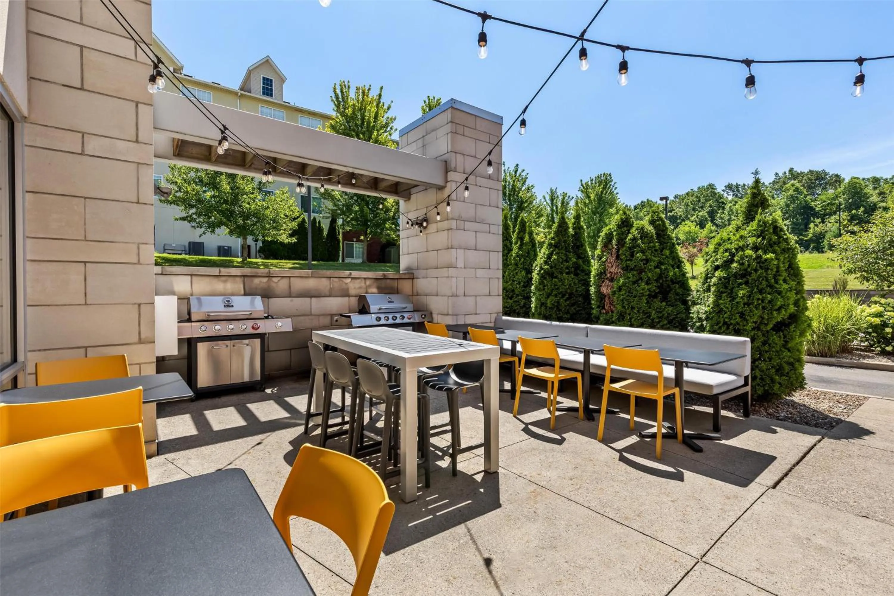 Patio in Home2 Suites By Hilton Youngstown