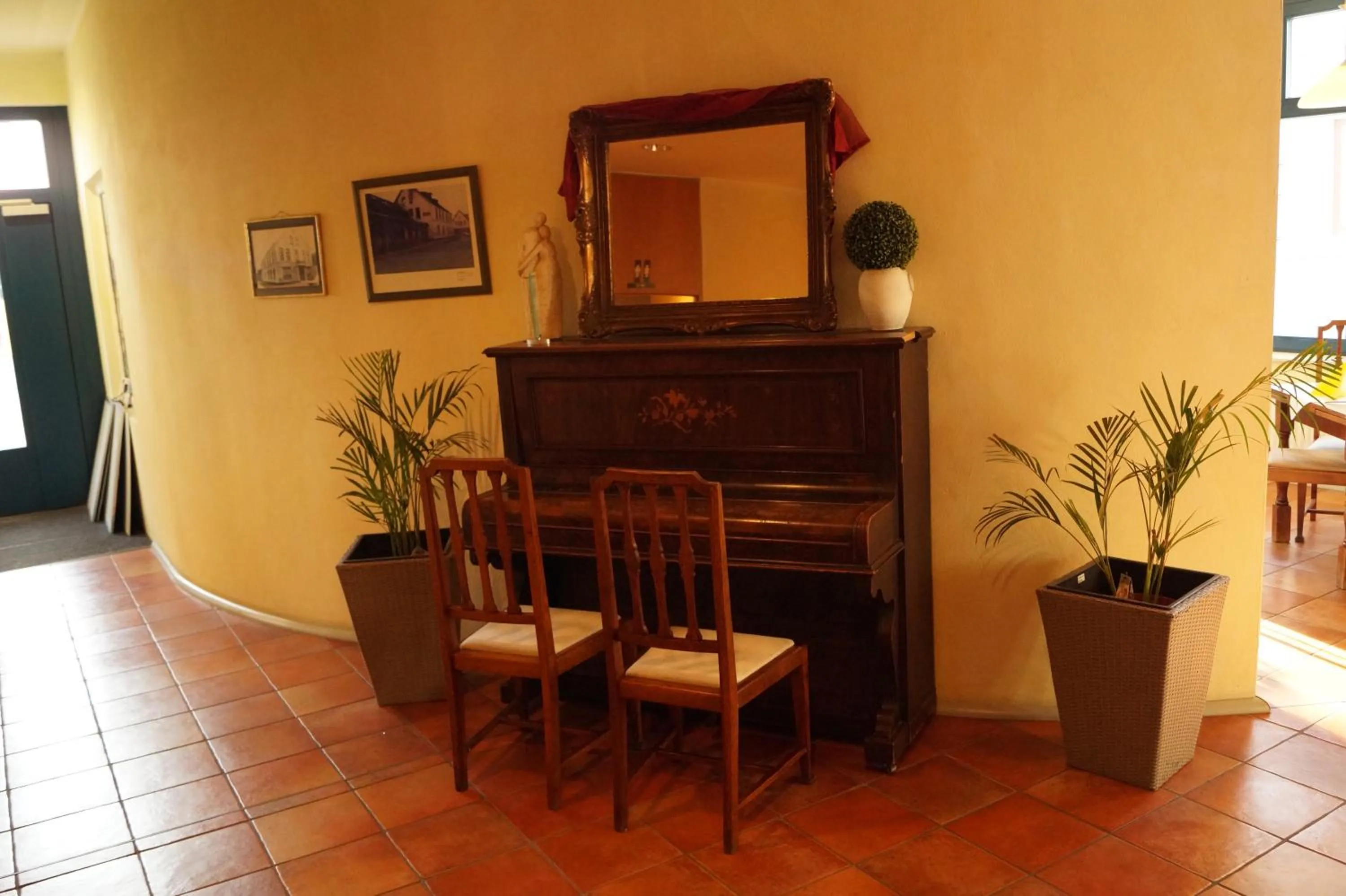 Lobby or reception in Butjadinger Hof