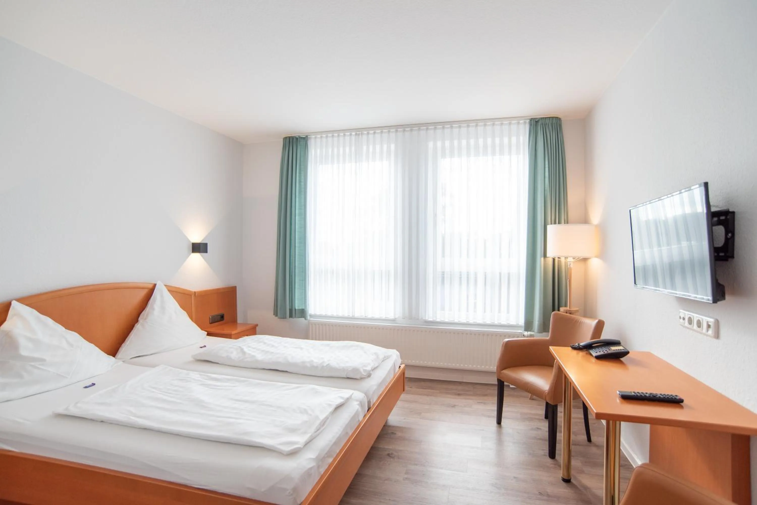 Photo of the whole room, Bed in Butjadinger Hof