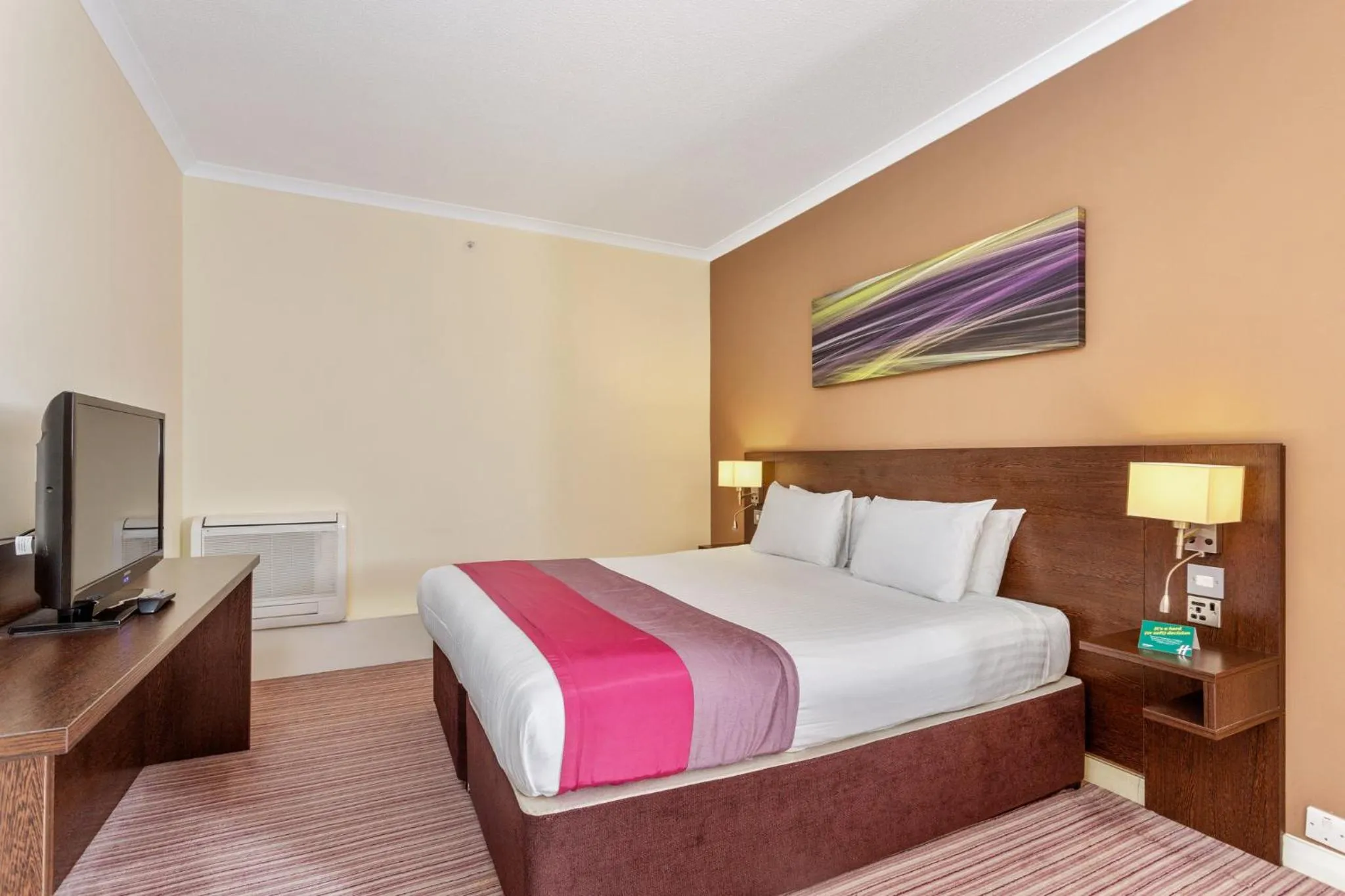 Photo of the whole room, Bed in Holiday Inn Leamington Spa - Warwick by IHG