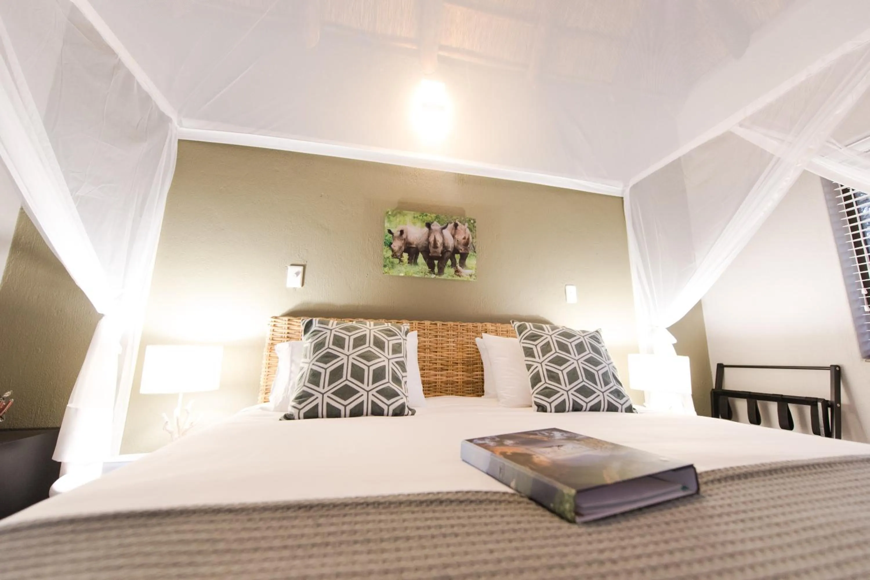 Decorative detail, Bed in Bushbaby River Lodge