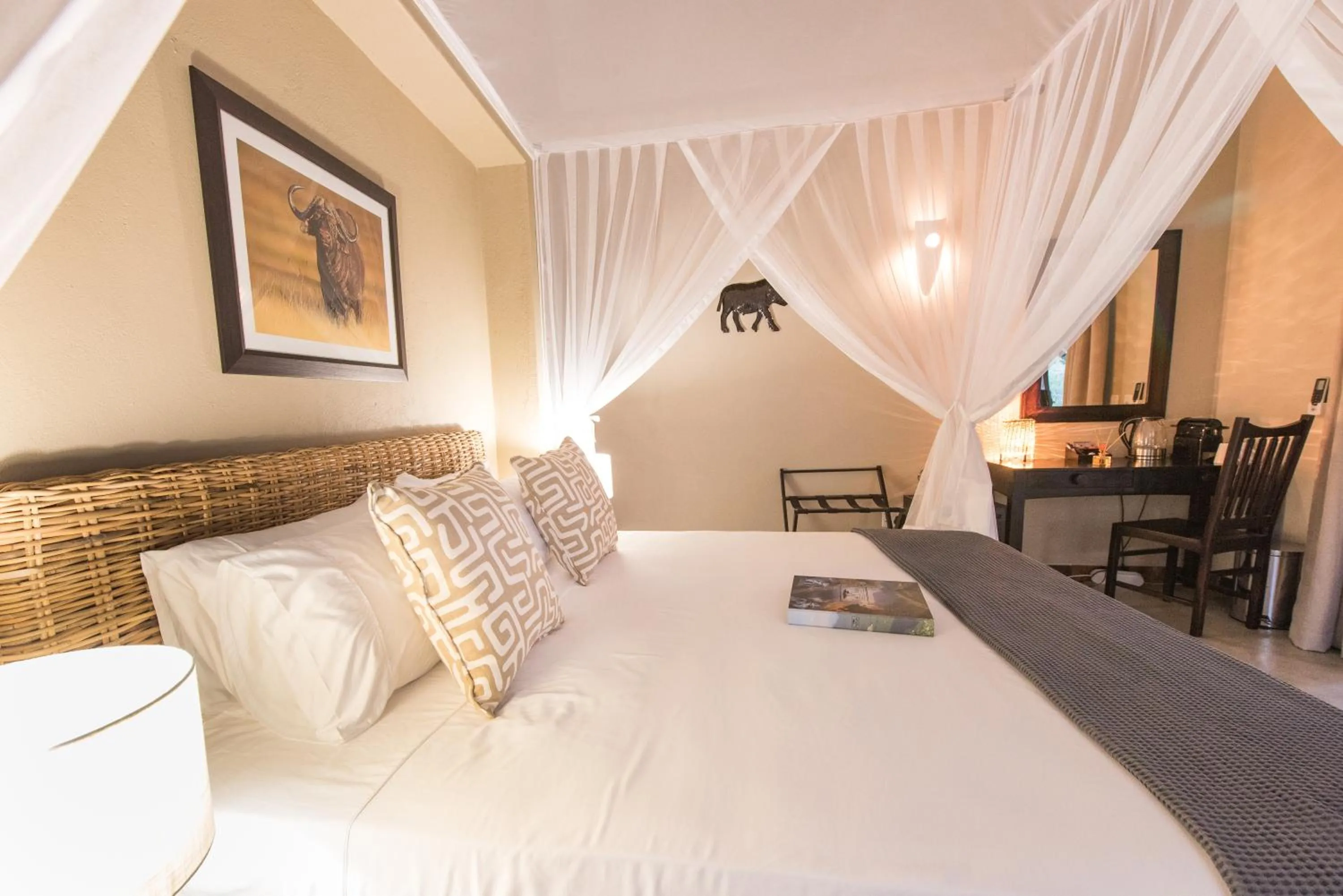 Bedroom, Bed in Bushbaby River Lodge