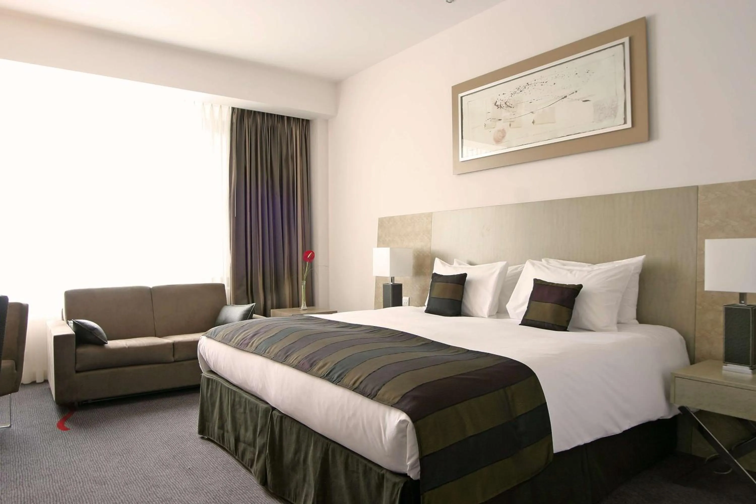 Bedroom, Bed in Park Plaza Cardiff