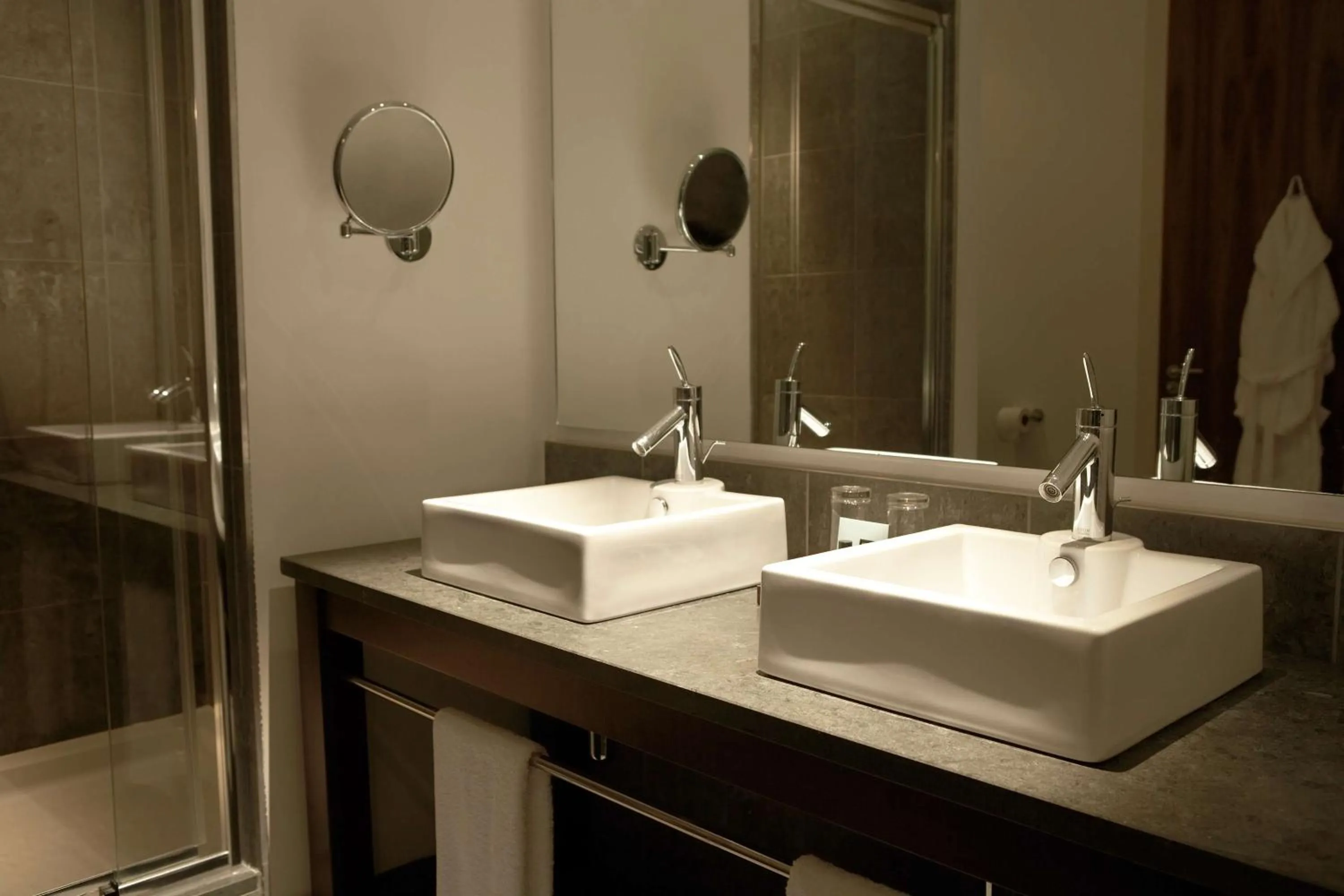 Bathroom in Park Plaza Cardiff