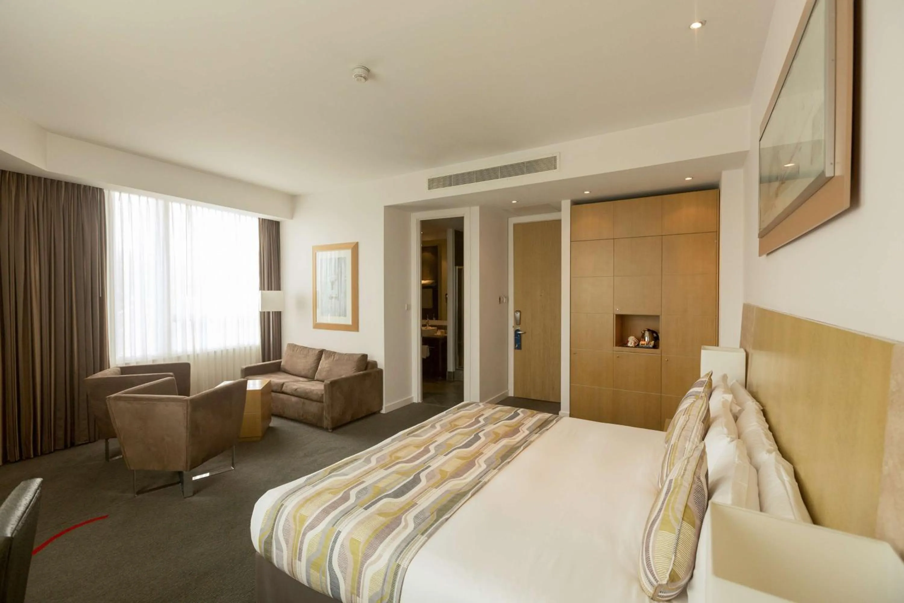 Photo of the whole room, Bed in Park Plaza Cardiff