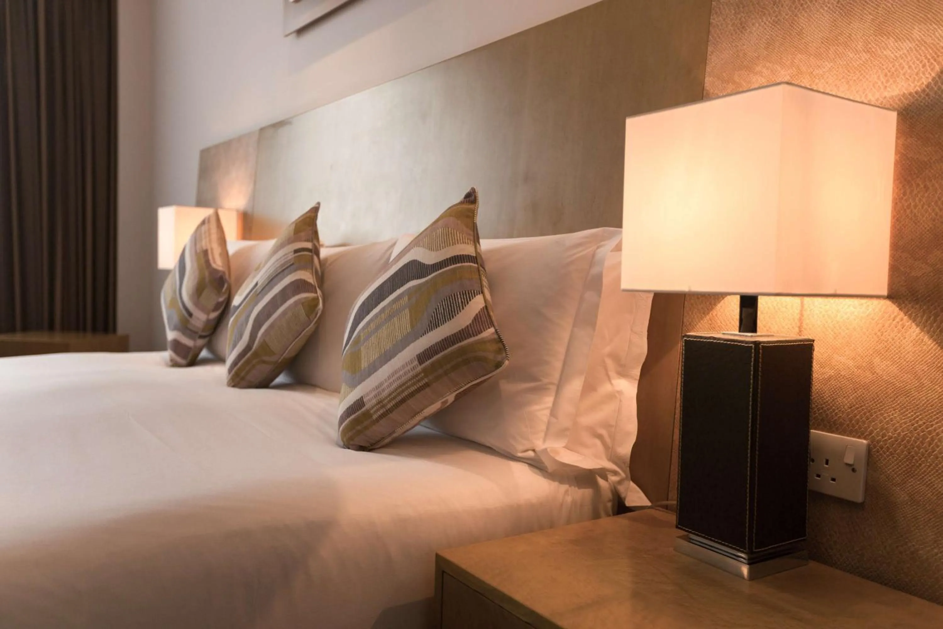 Bedroom, Bed in Park Plaza Cardiff