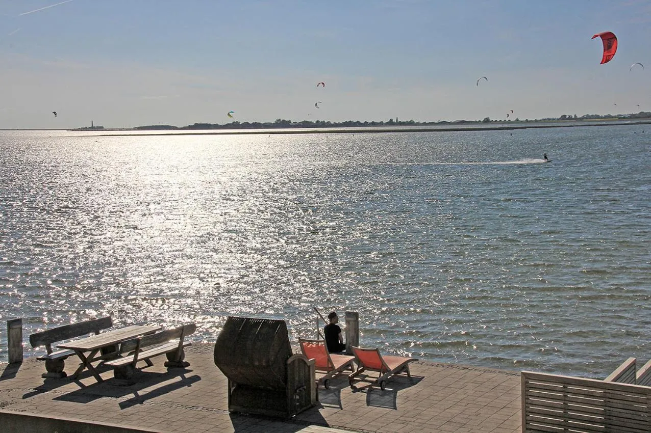 Property building in Meerblick Lemkenhafen
