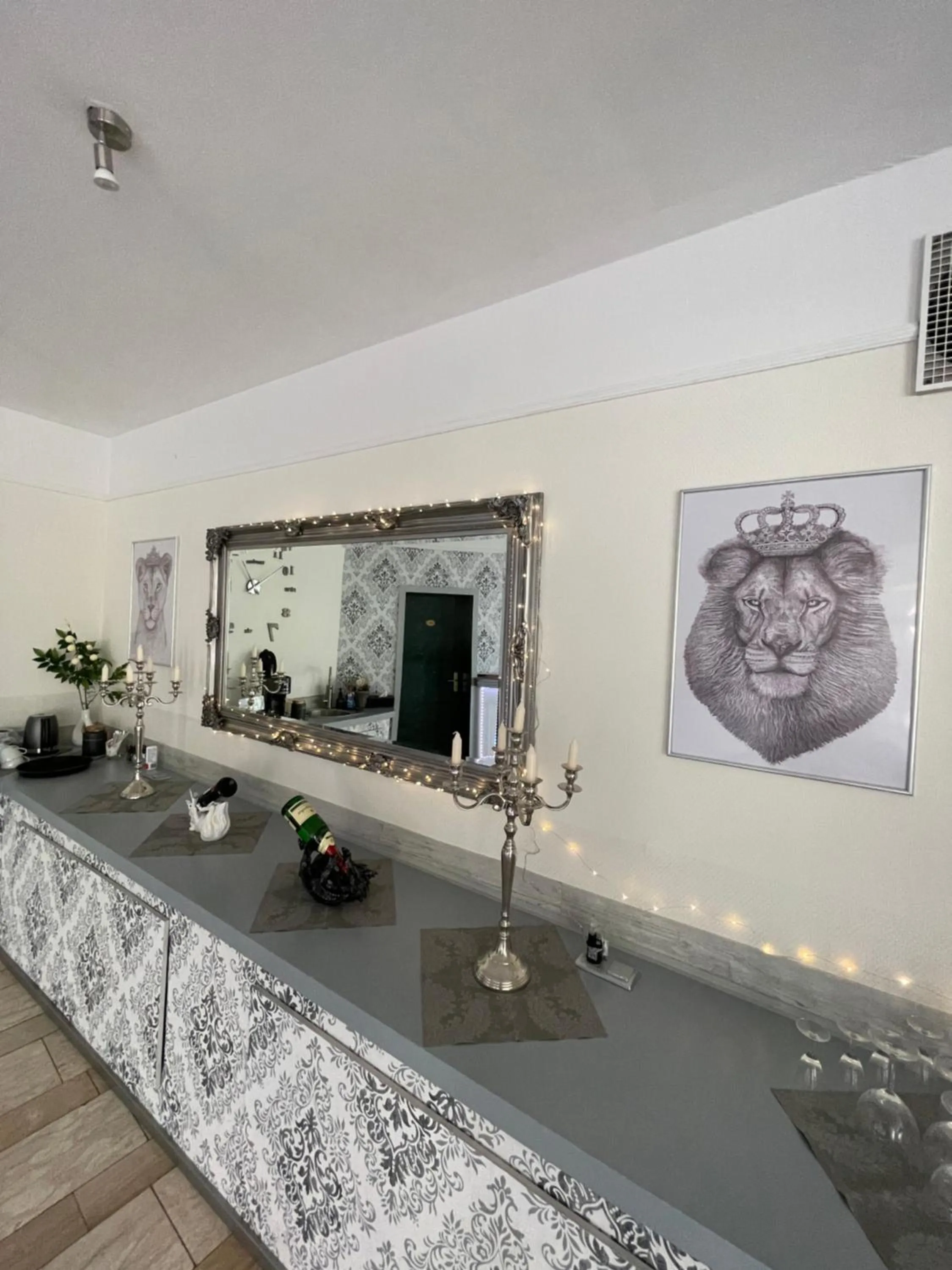 Lobby or reception in Hotel Hennesburg