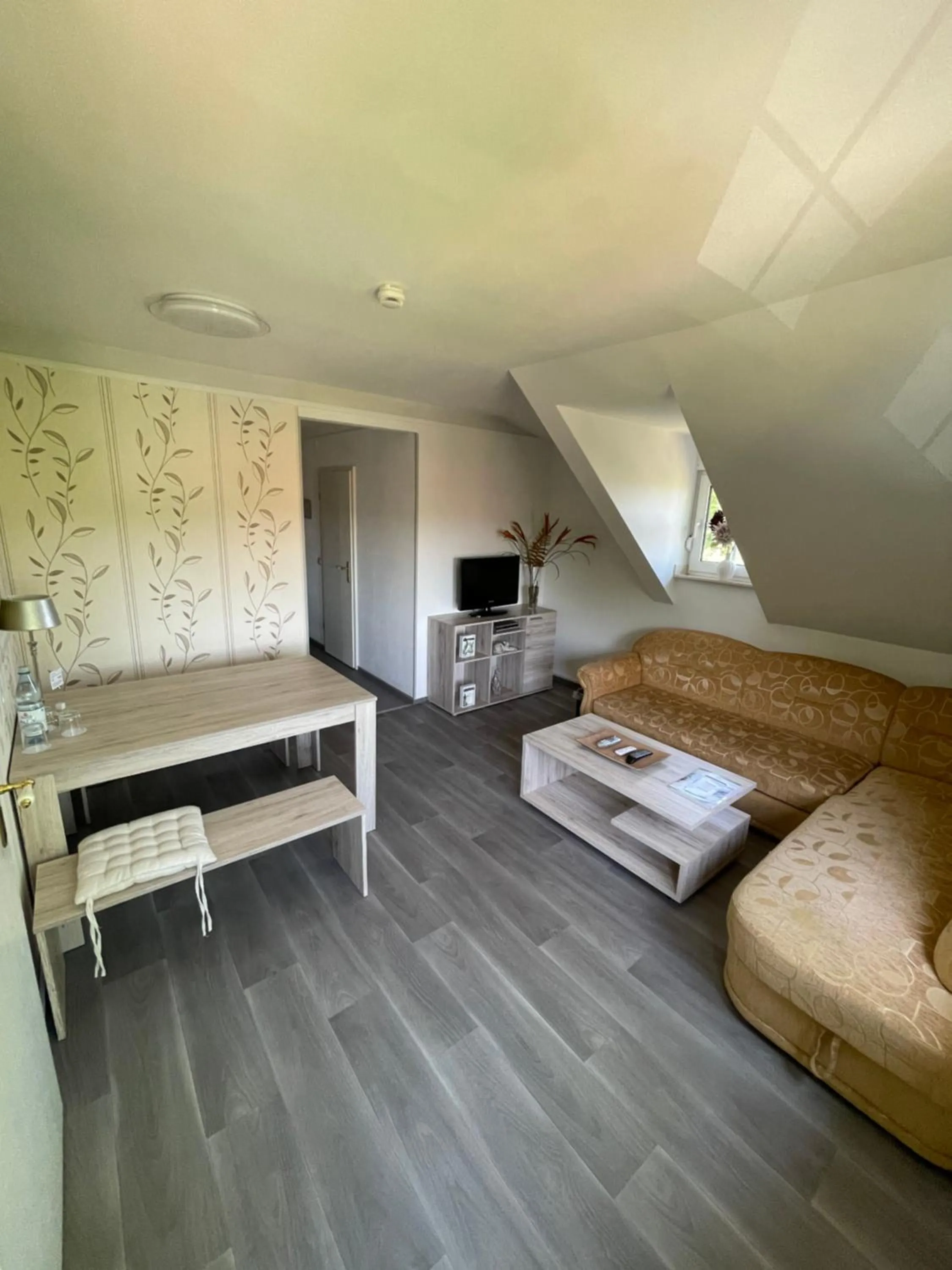 Living room, Bed in Hotel Hennesburg