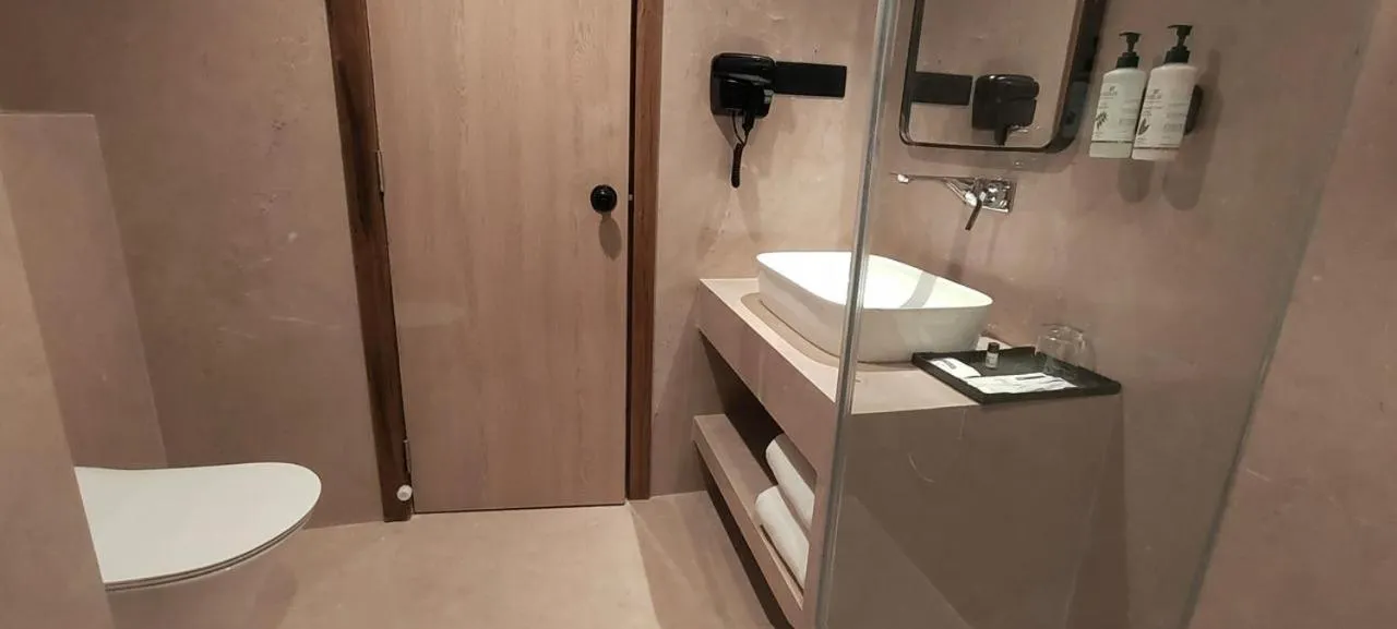 Bathroom in GeeKay Millenniaa