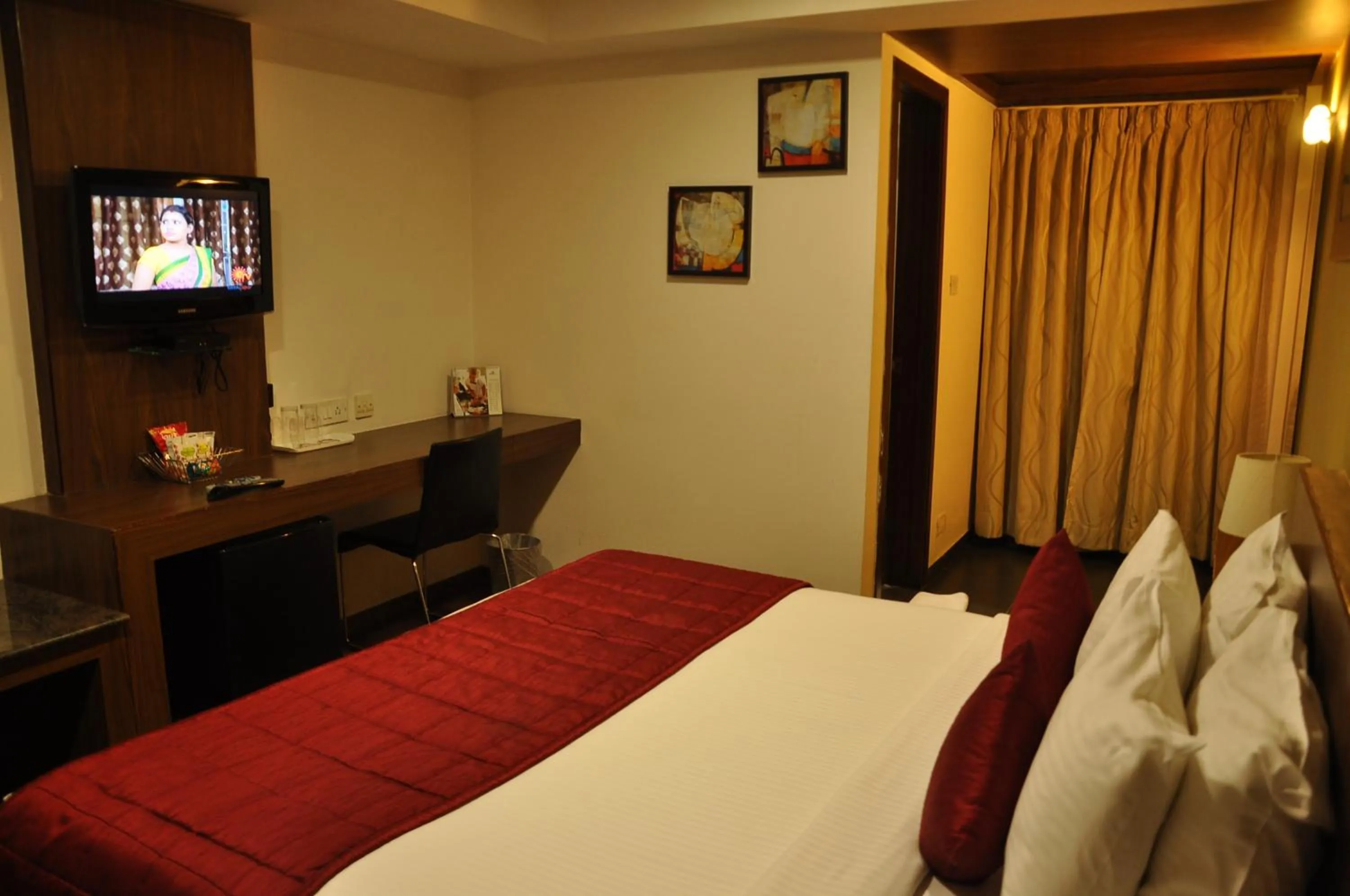 Bed in GeeKay Millenniaa