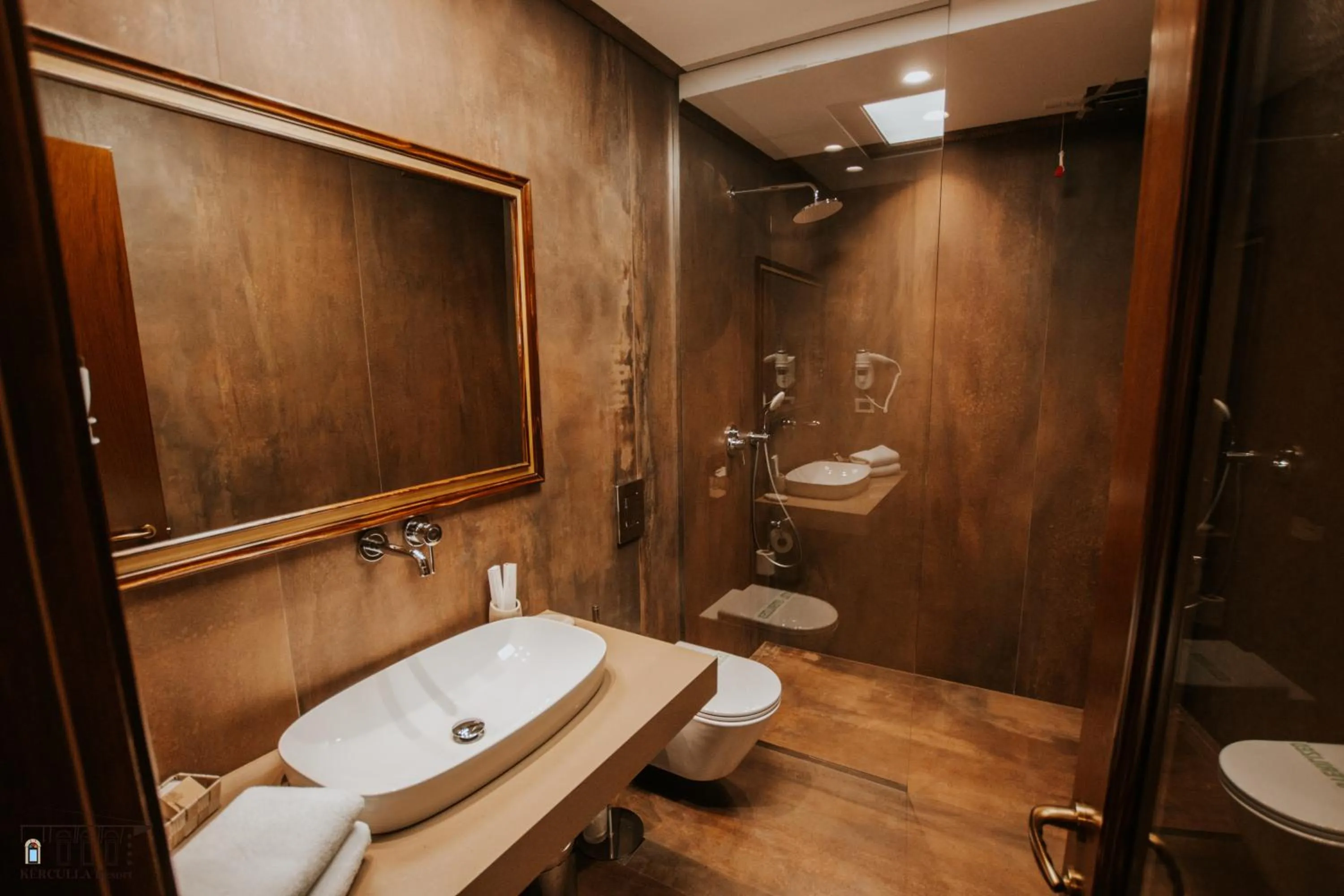 Shower in KERCULLA Resort