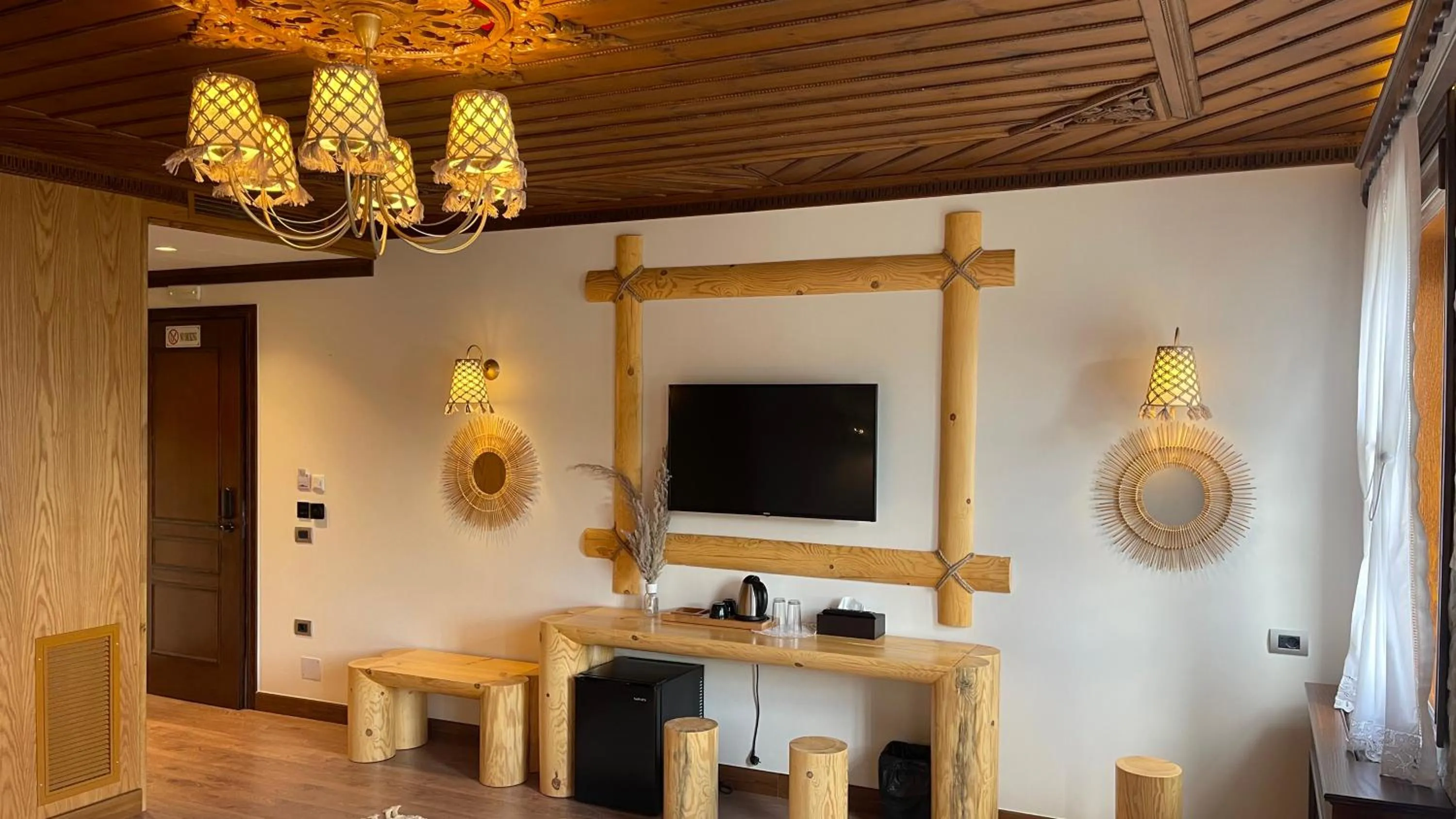 Communal lounge/ TV room in KERCULLA Resort