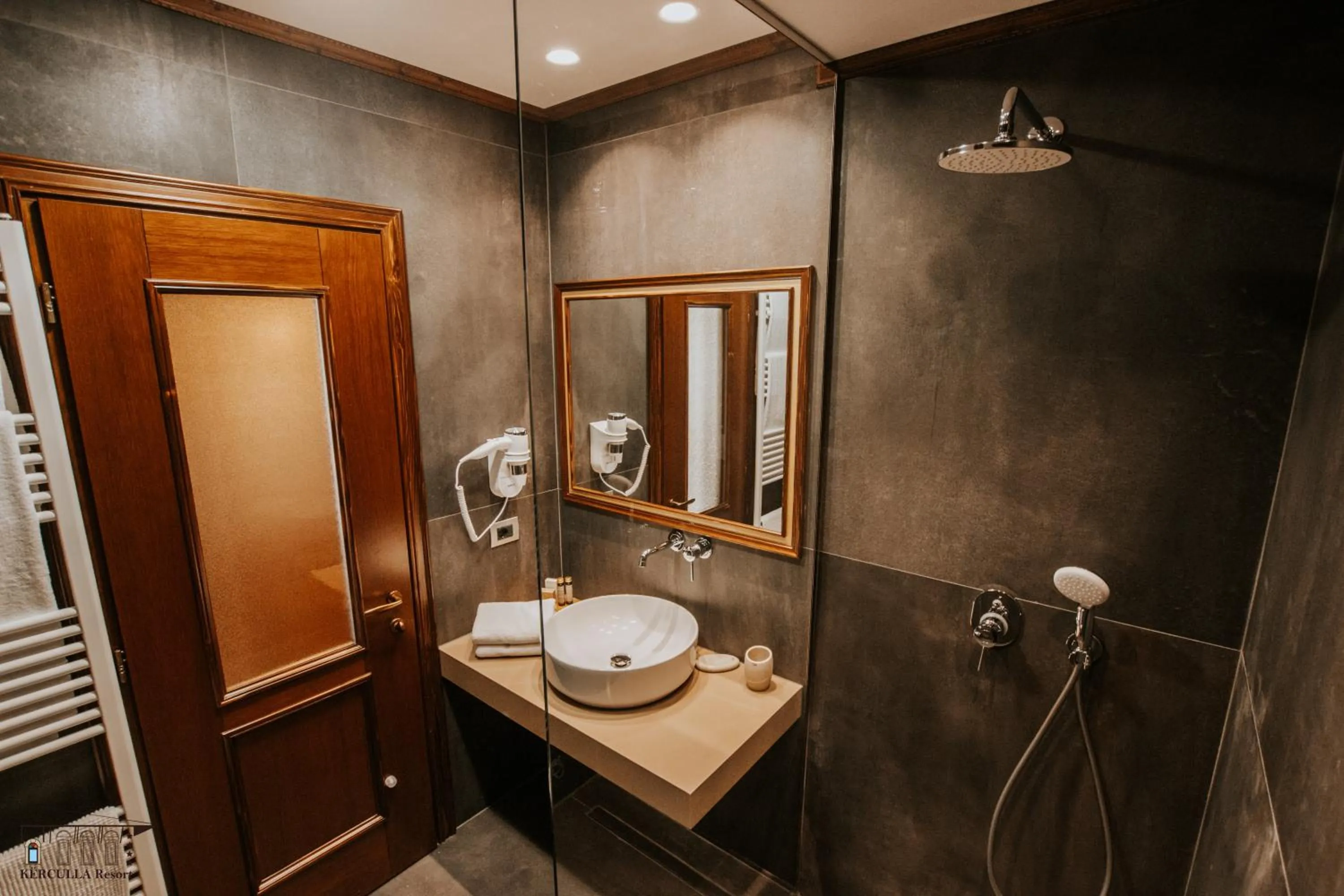 Shower in KERCULLA Resort