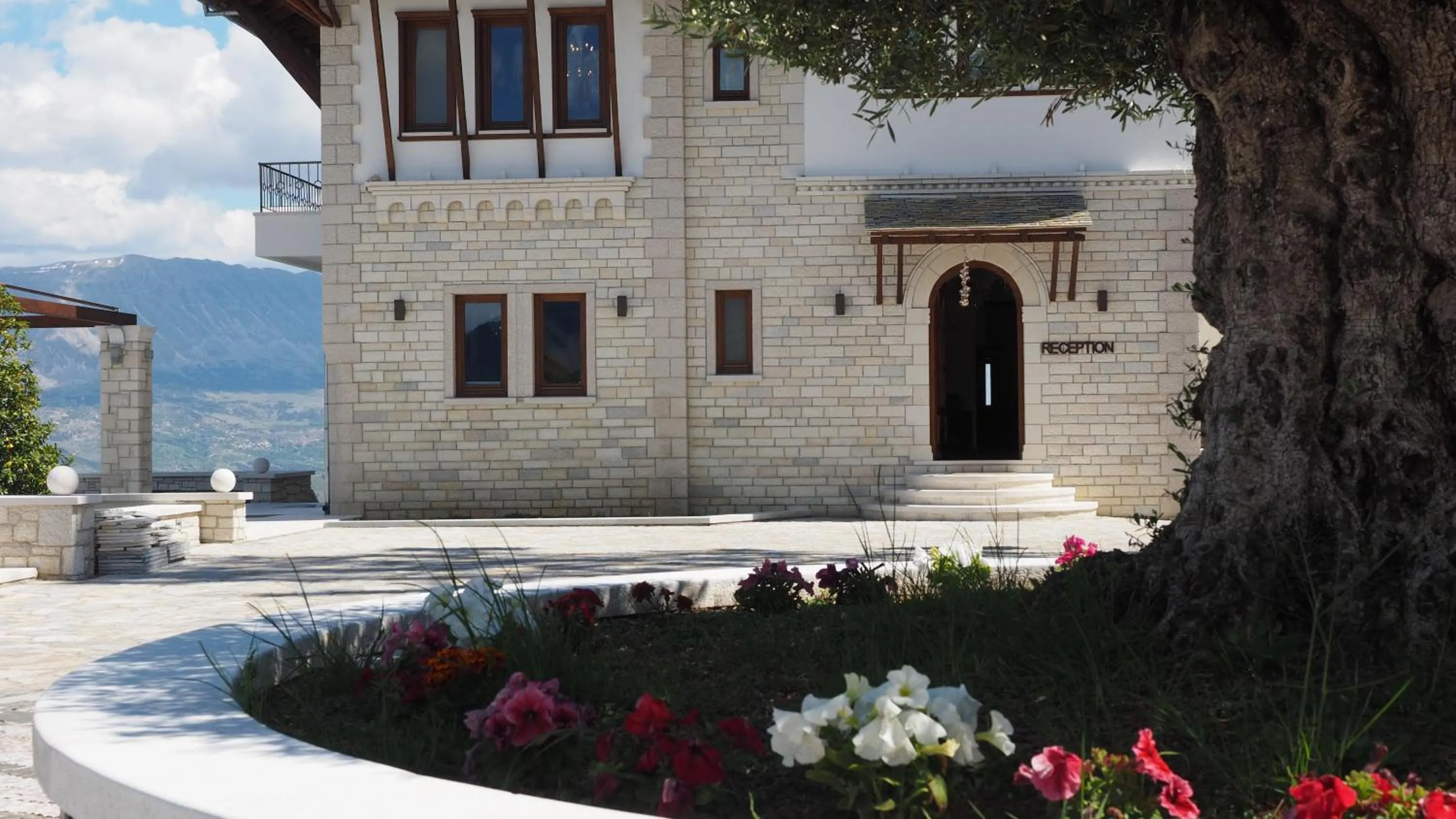 Facade/entrance in KERCULLA Resort